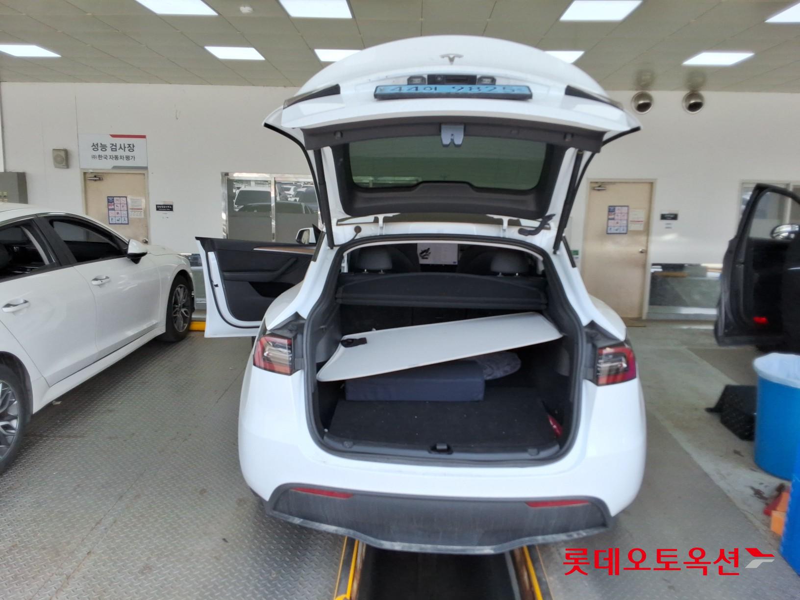 Tesla Model Y 2024 - Image 38