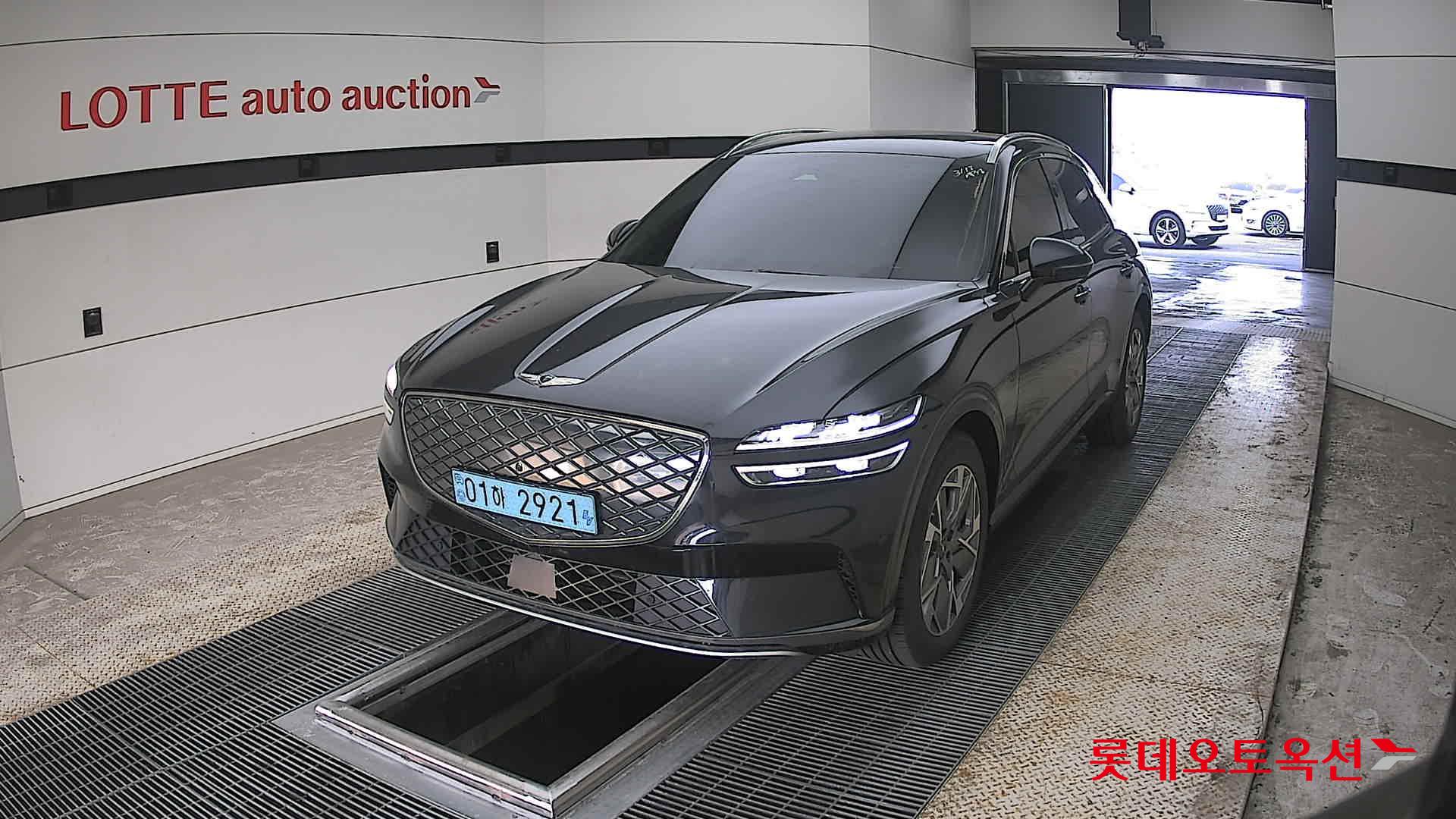 جينيسيس إيلكتريفايد GV70 2022 - صورة 10