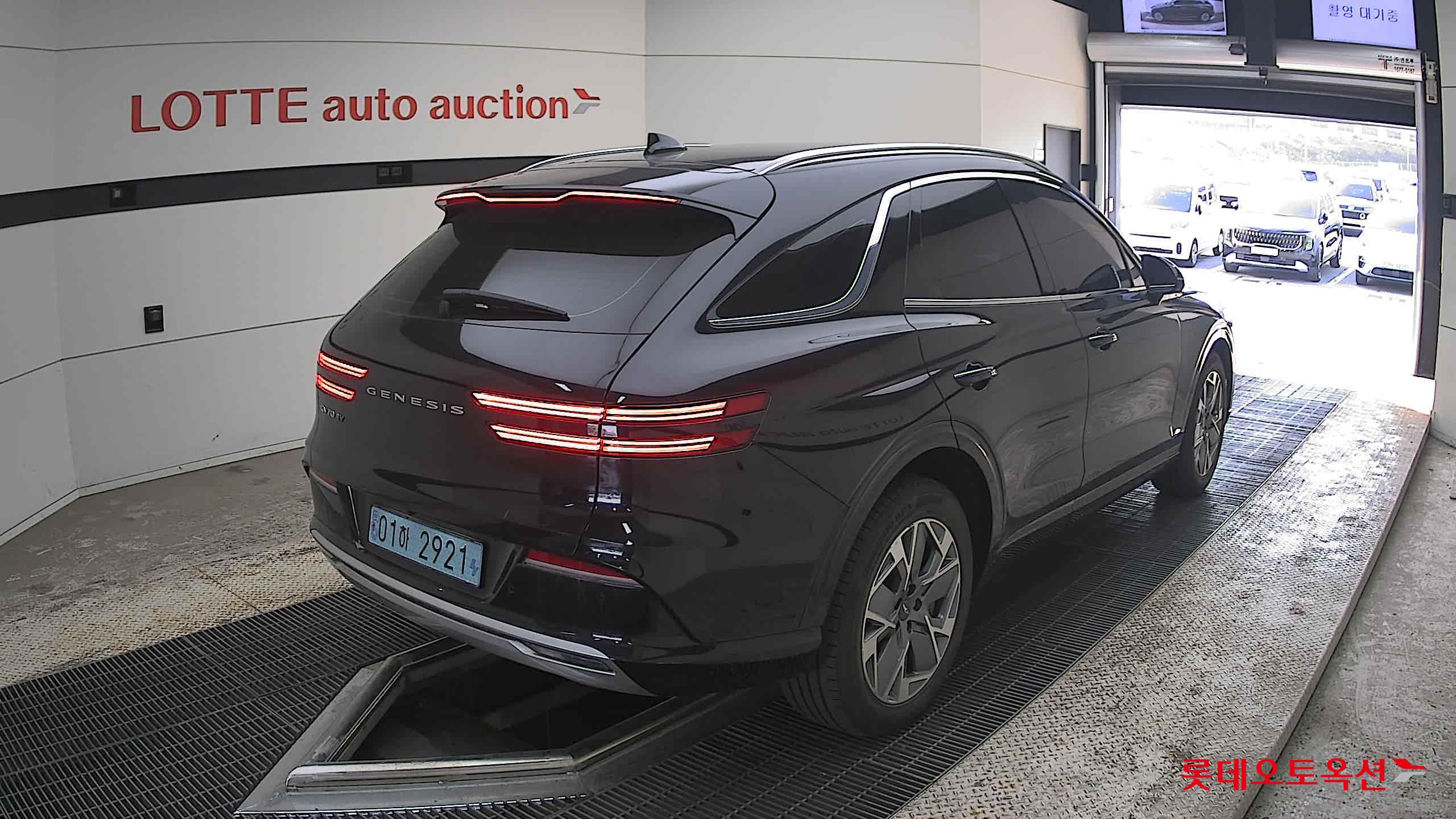 جينيسيس إيلكتريفايد GV70 2022 - صورة 5