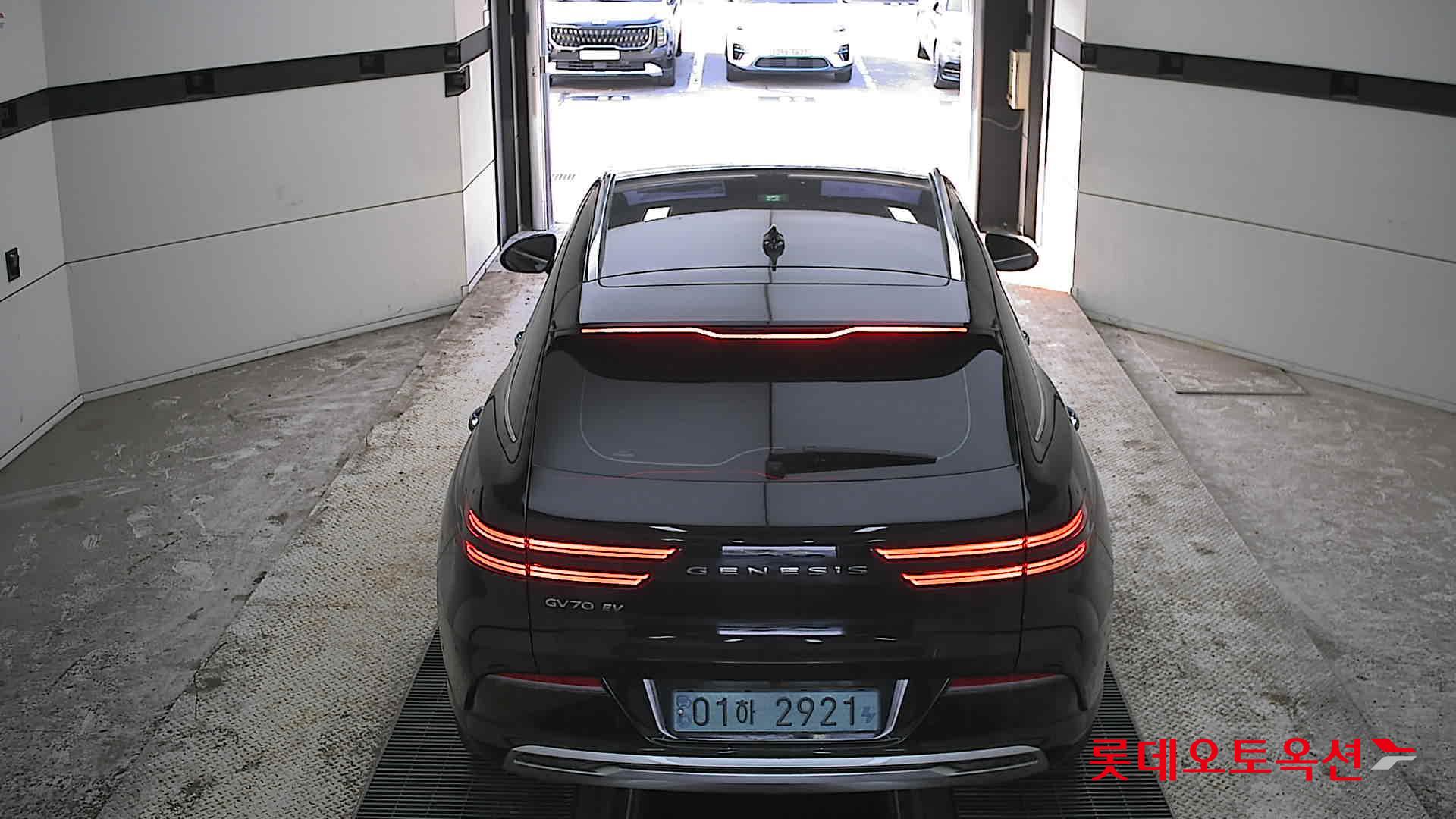 جينيسيس إيلكتريفايد GV70 2022 - صورة 17