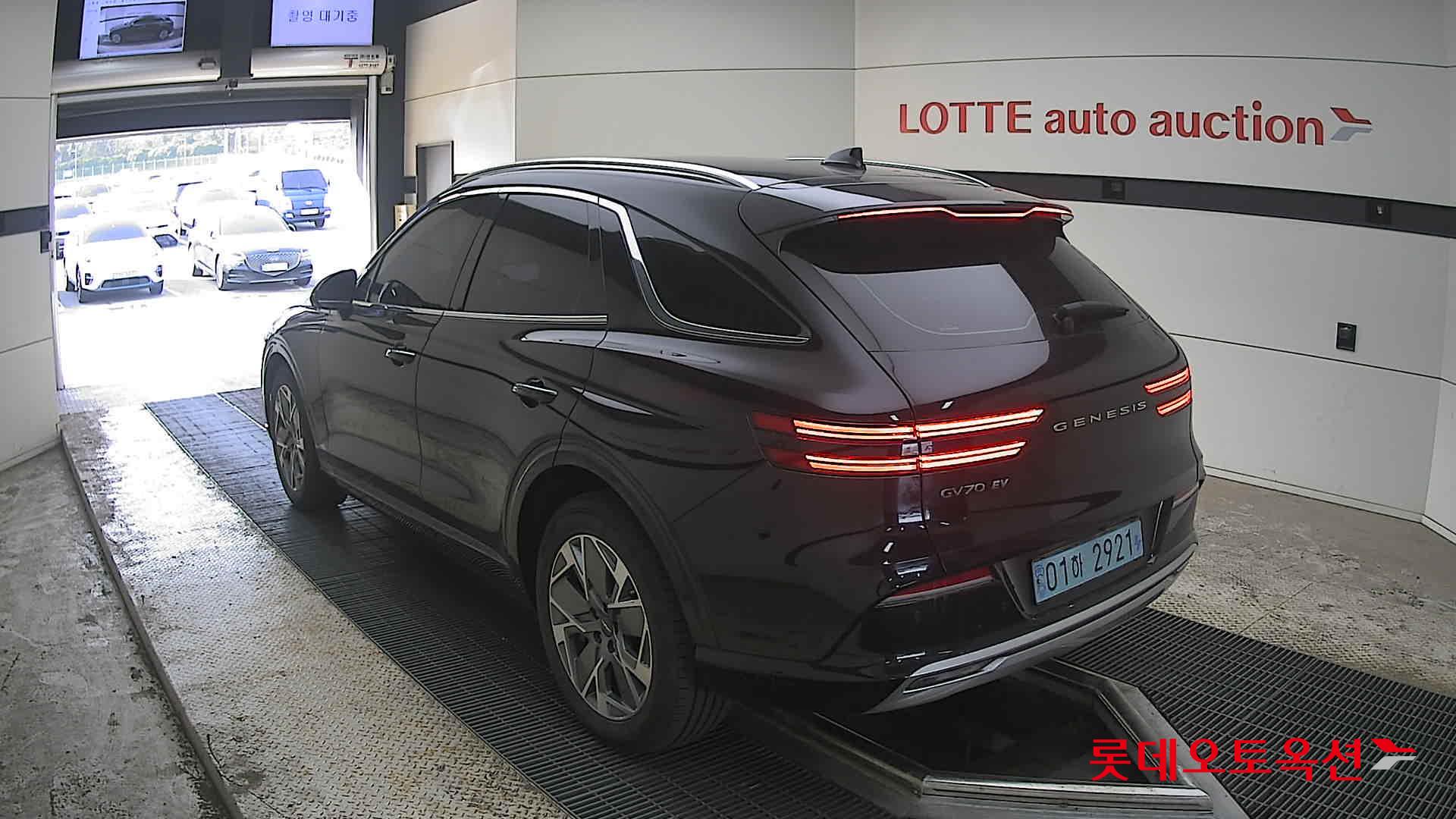 جينيسيس إيلكتريفايد GV70 2022 - صورة 4