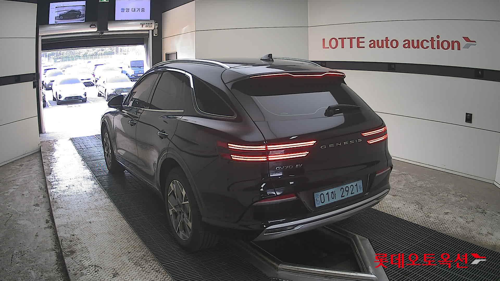 جينيسيس إيلكتريفايد GV70 2022 - صورة 16