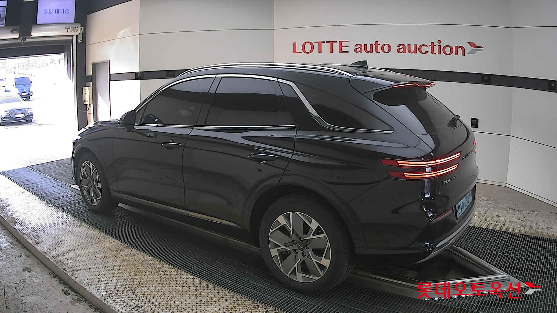 جينيسيس إيلكتريفايد GV70 2022 - صورة 15