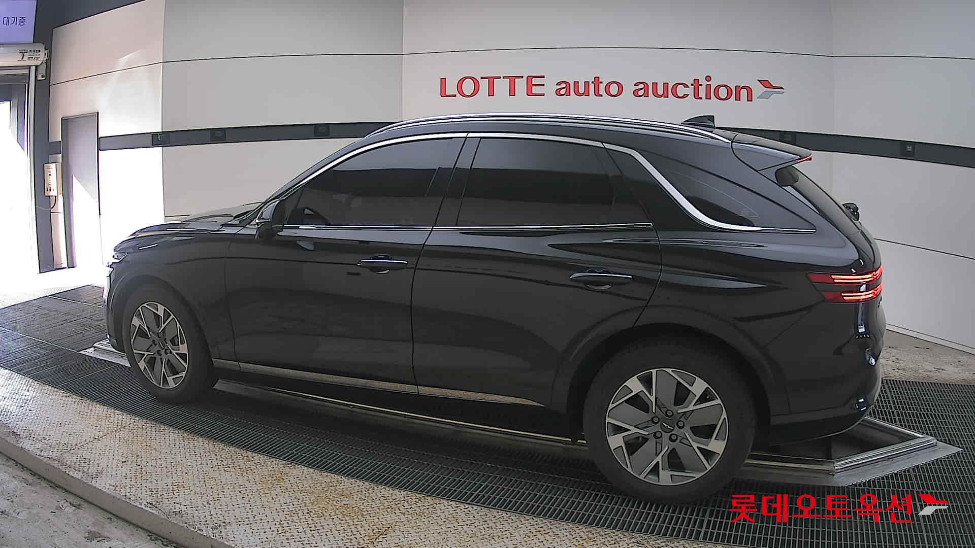 جينيسيس إيلكتريفايد GV70 2022 - صورة 14