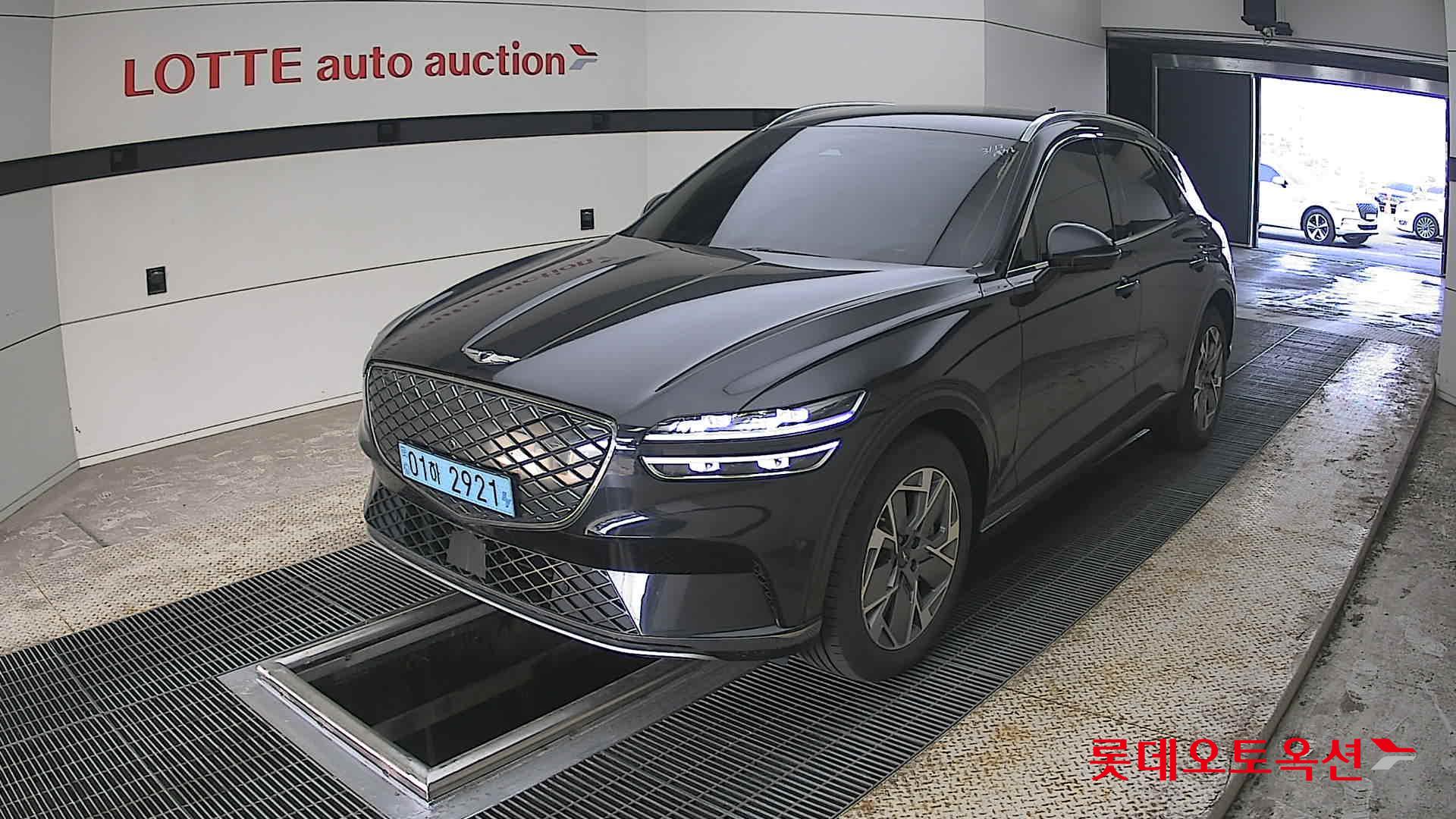 جينيسيس إيلكتريفايد GV70 2022 - صورة 3