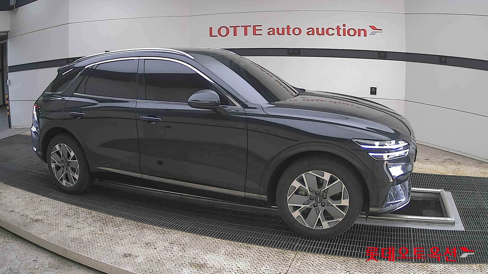 جينيسيس إيلكتريفايد GV70 2022 - صورة 22