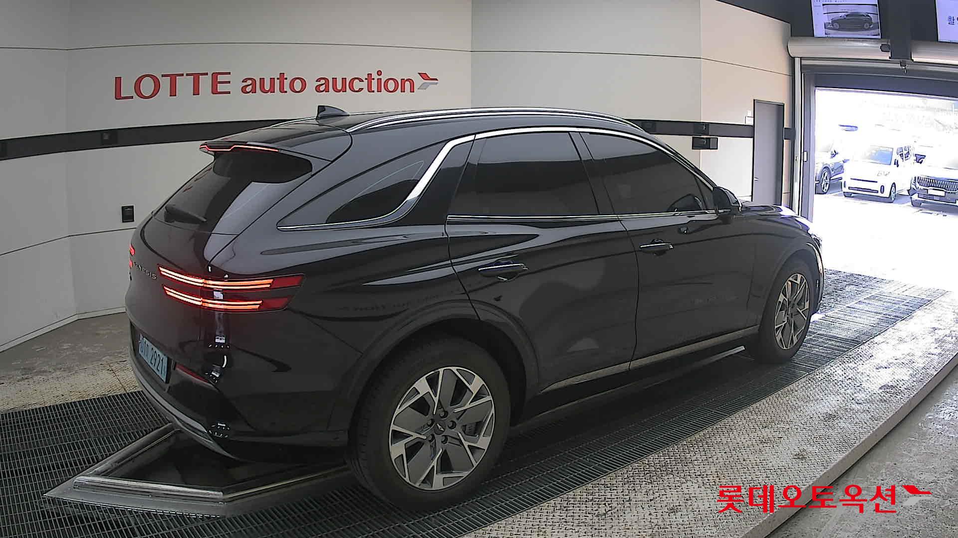 جينيسيس إيلكتريفايد GV70 2022 - صورة 19