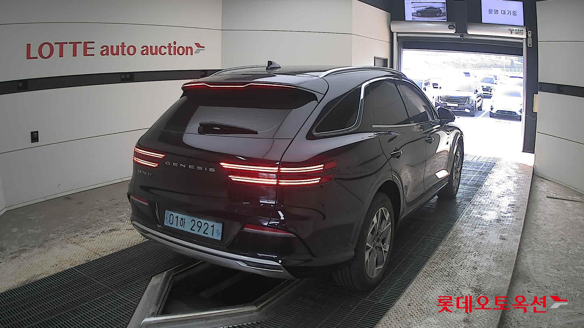 جينيسيس إيلكتريفايد GV70 2022 - صورة 18