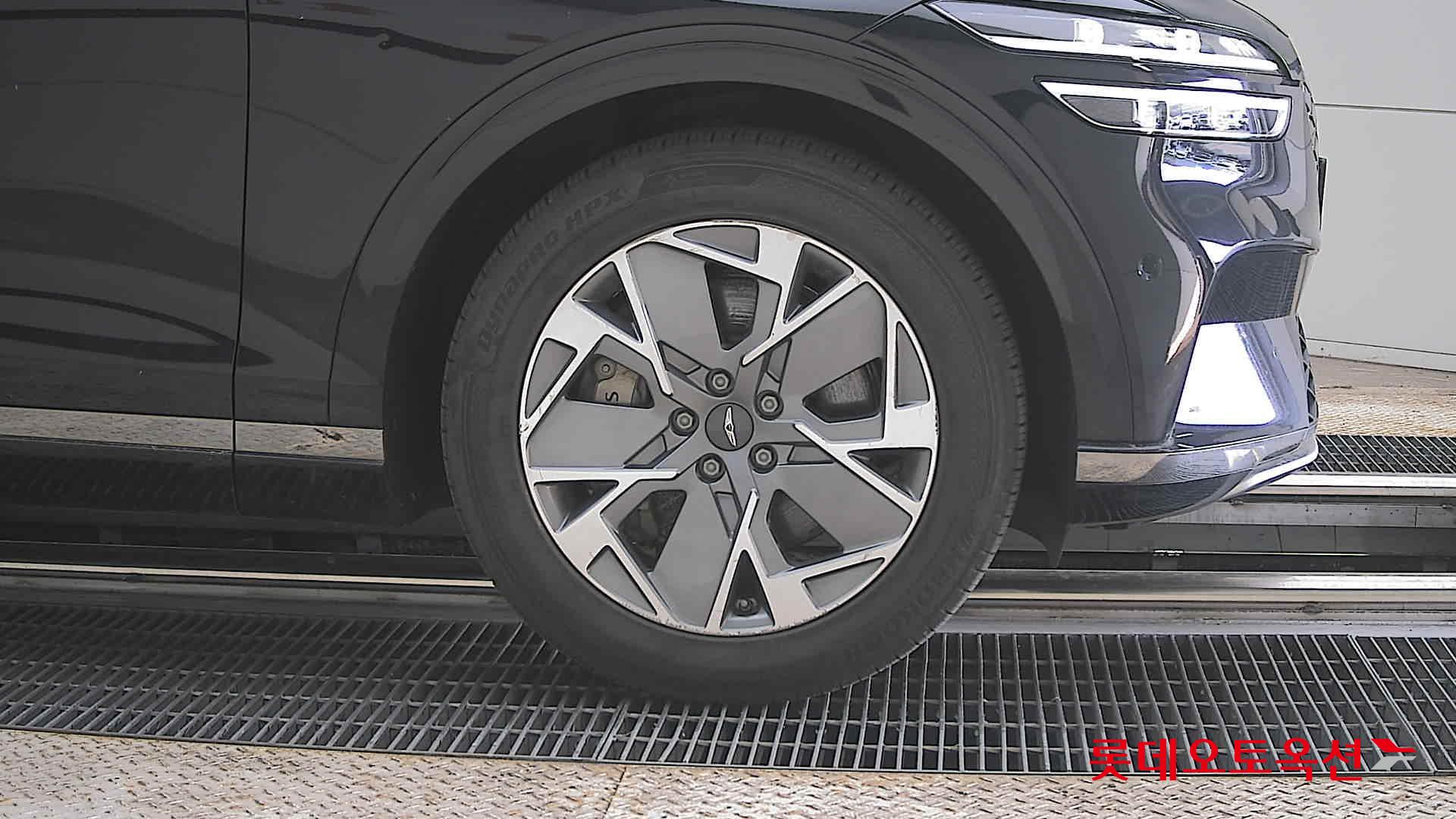 جينيسيس إيلكتريفايد GV70 2022 - صورة 27