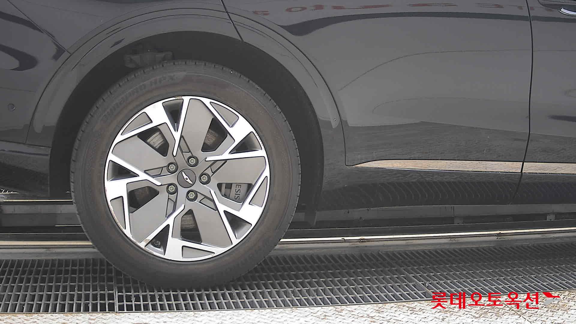 جينيسيس إيلكتريفايد GV70 2022 - صورة 28