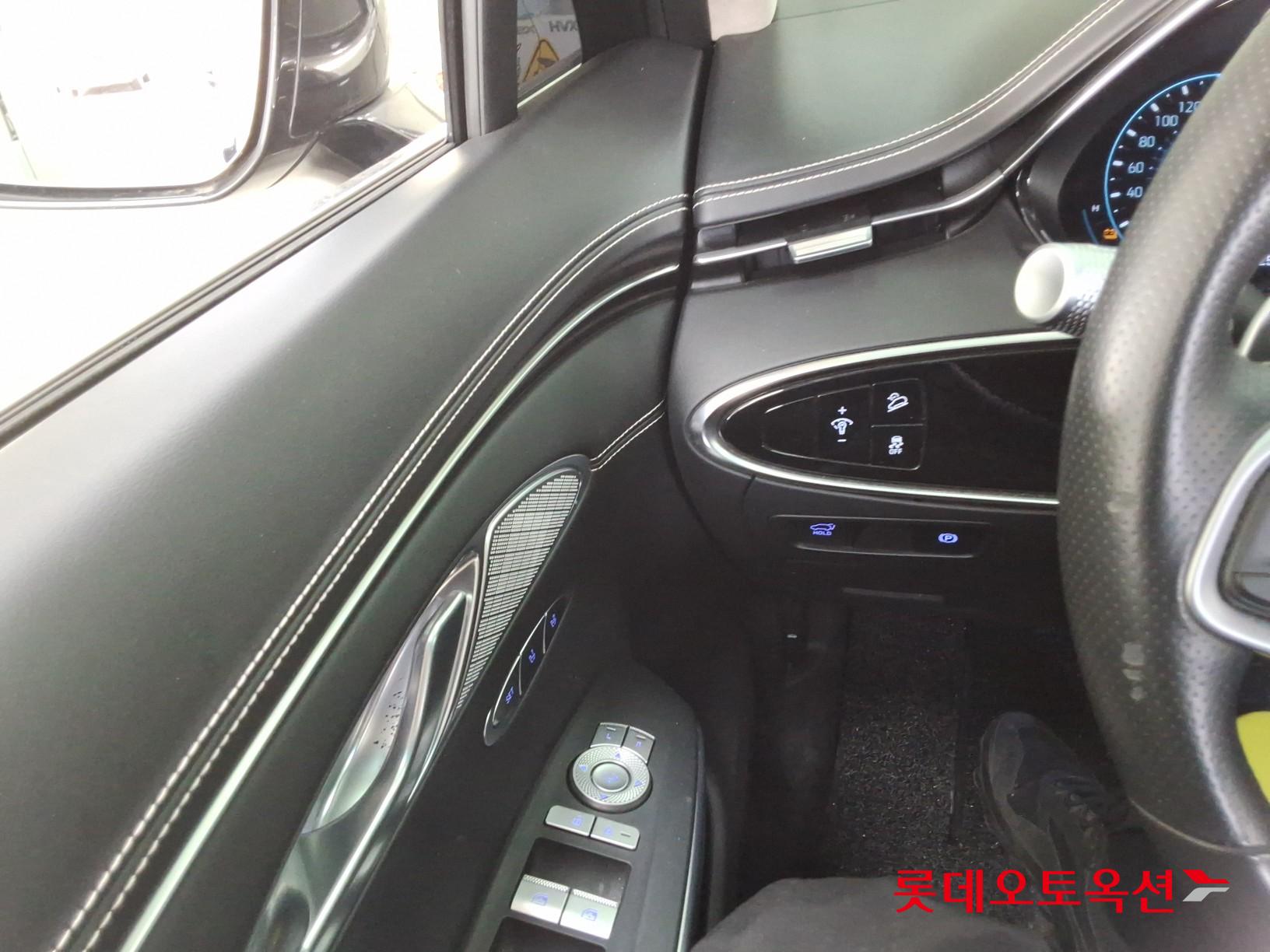 جينيسيس إيلكتريفايد GV70 2022 - صورة 29