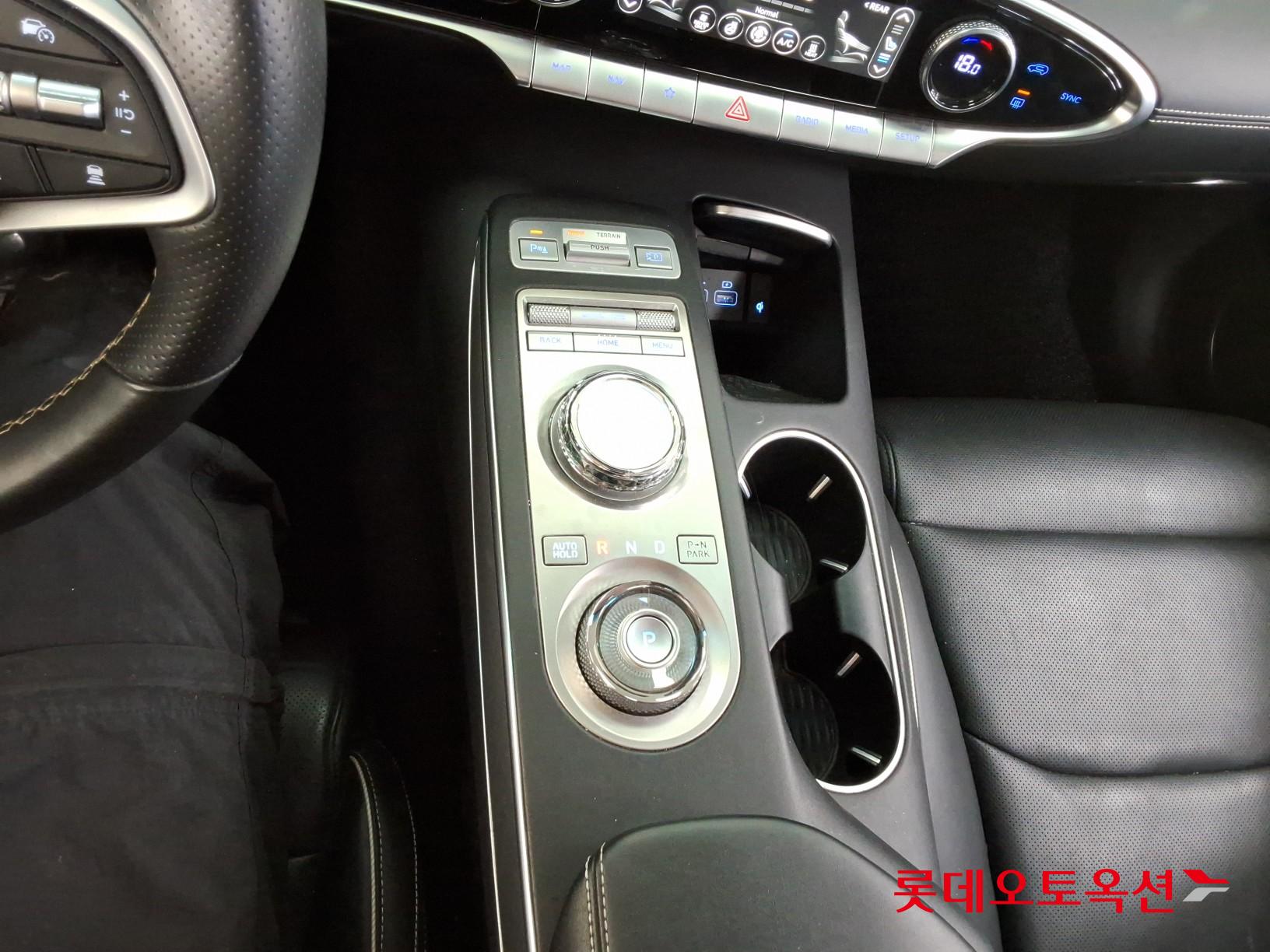 جينيسيس إيلكتريفايد GV70 2022 - صورة 32