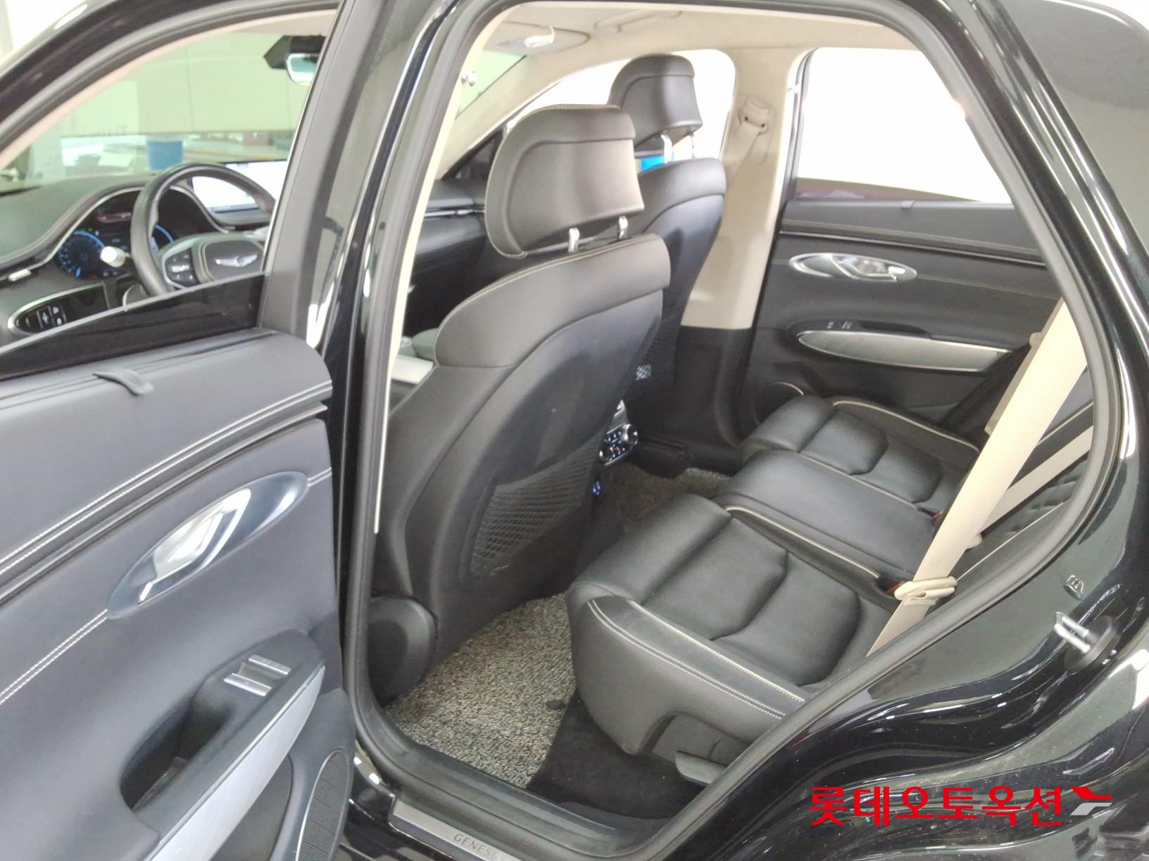 جينيسيس إيلكتريفايد GV70 2022 - صورة 36