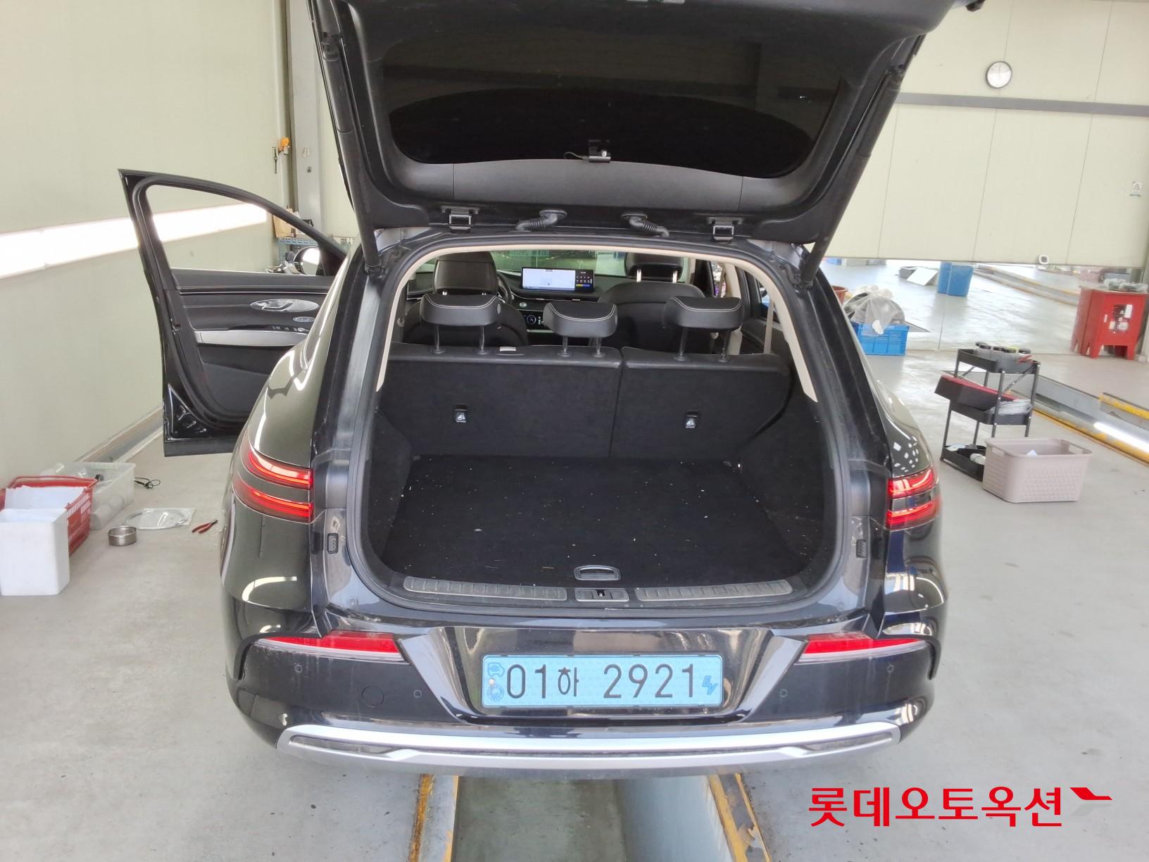 جينيسيس إيلكتريفايد GV70 2022 - صورة 9