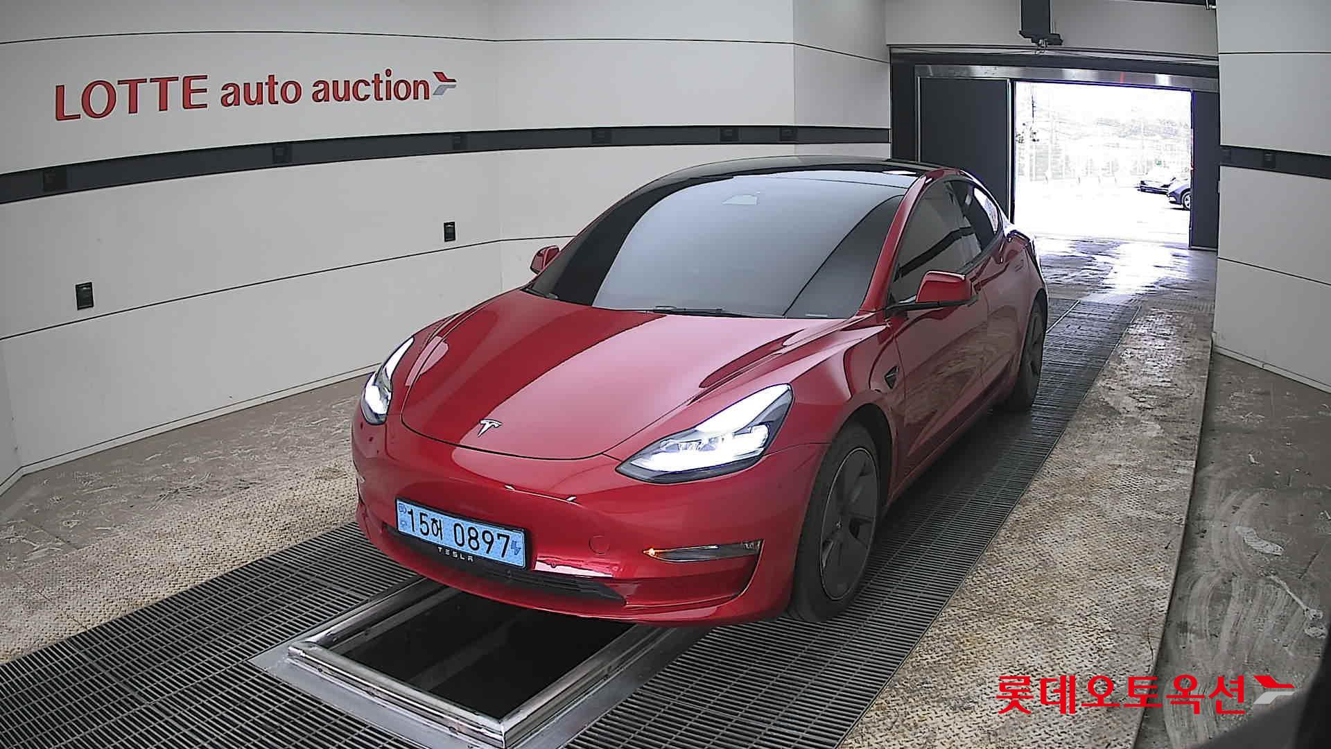 TESLA Model 3 - 10