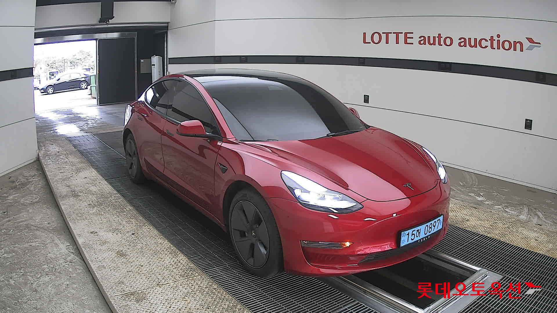 TESLA Model 3 - 6