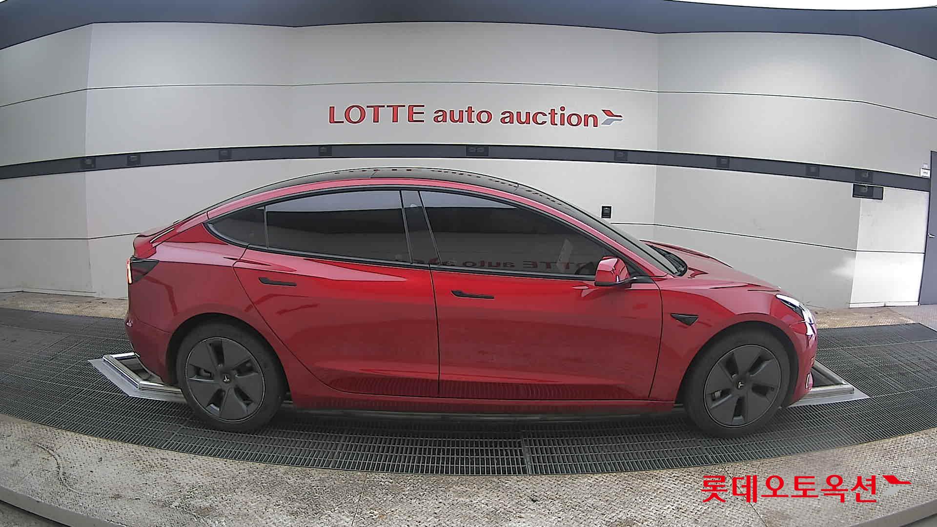 TESLA Model 3 - 21