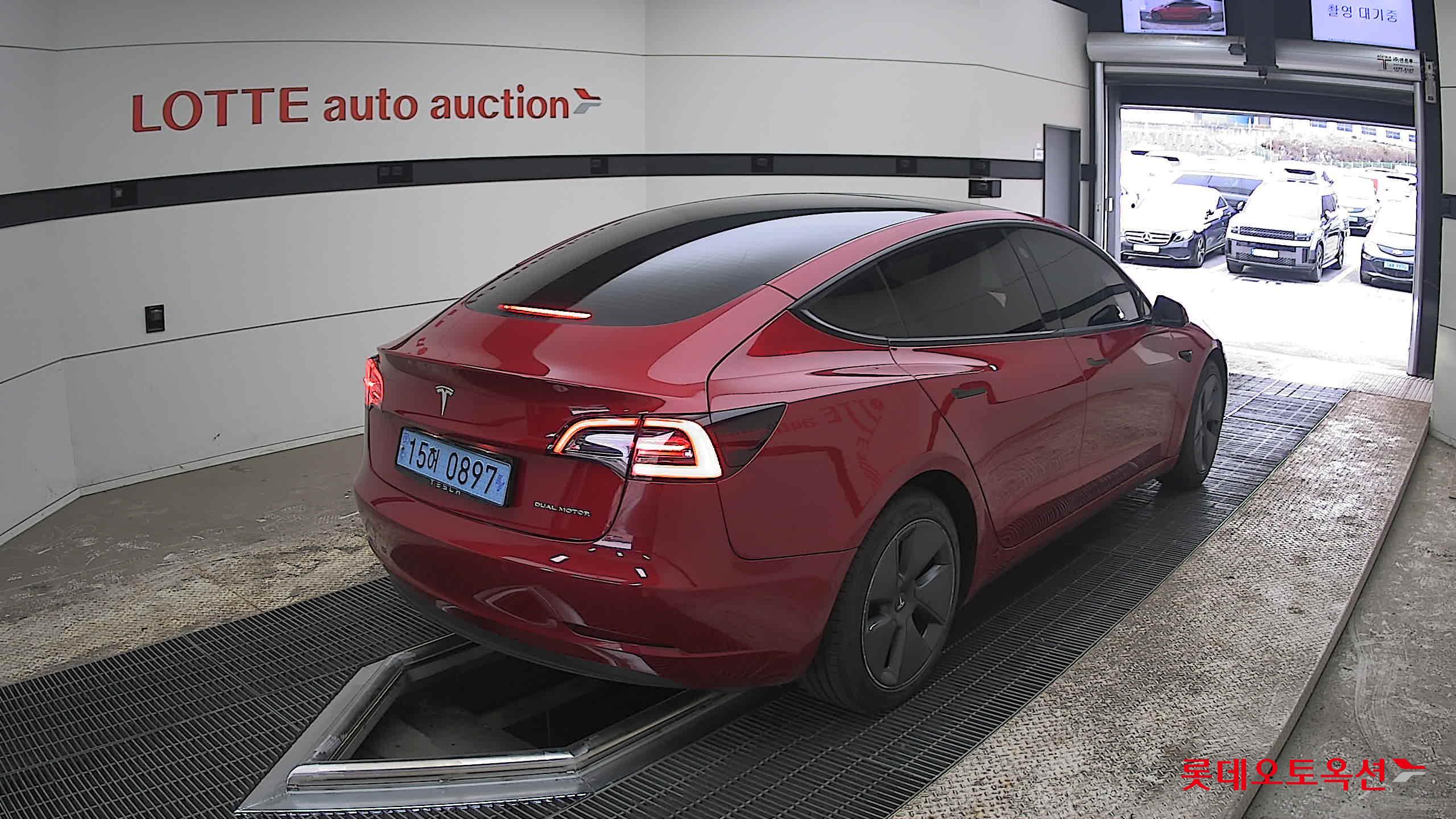 TESLA Model 3 - 5