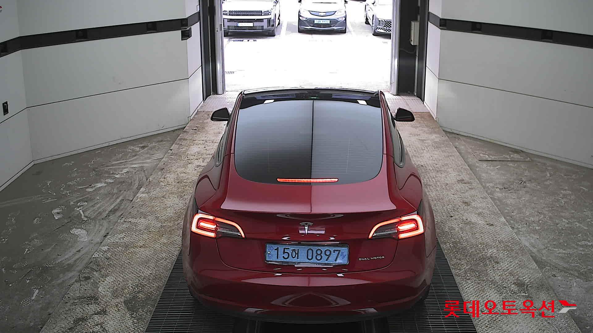 TESLA Model 3 - 17
