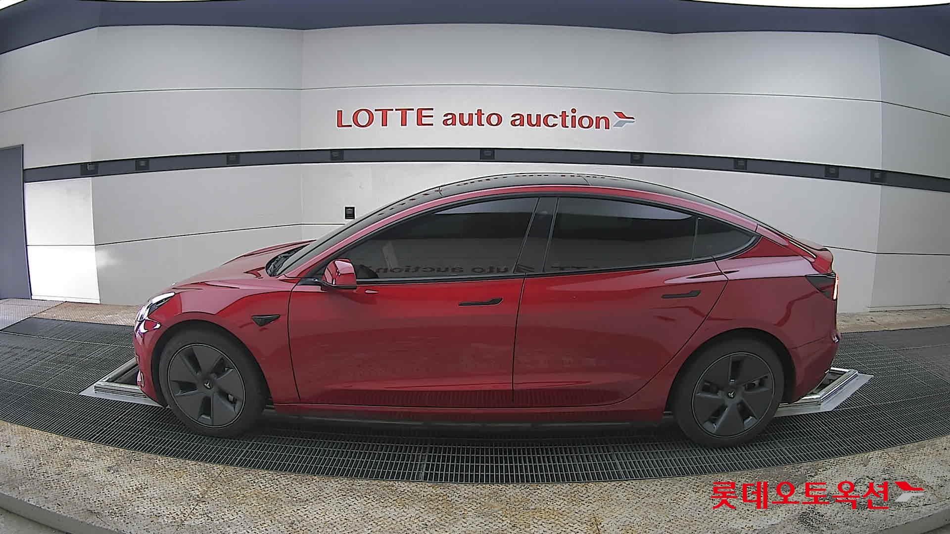 TESLA Model 3 - 13