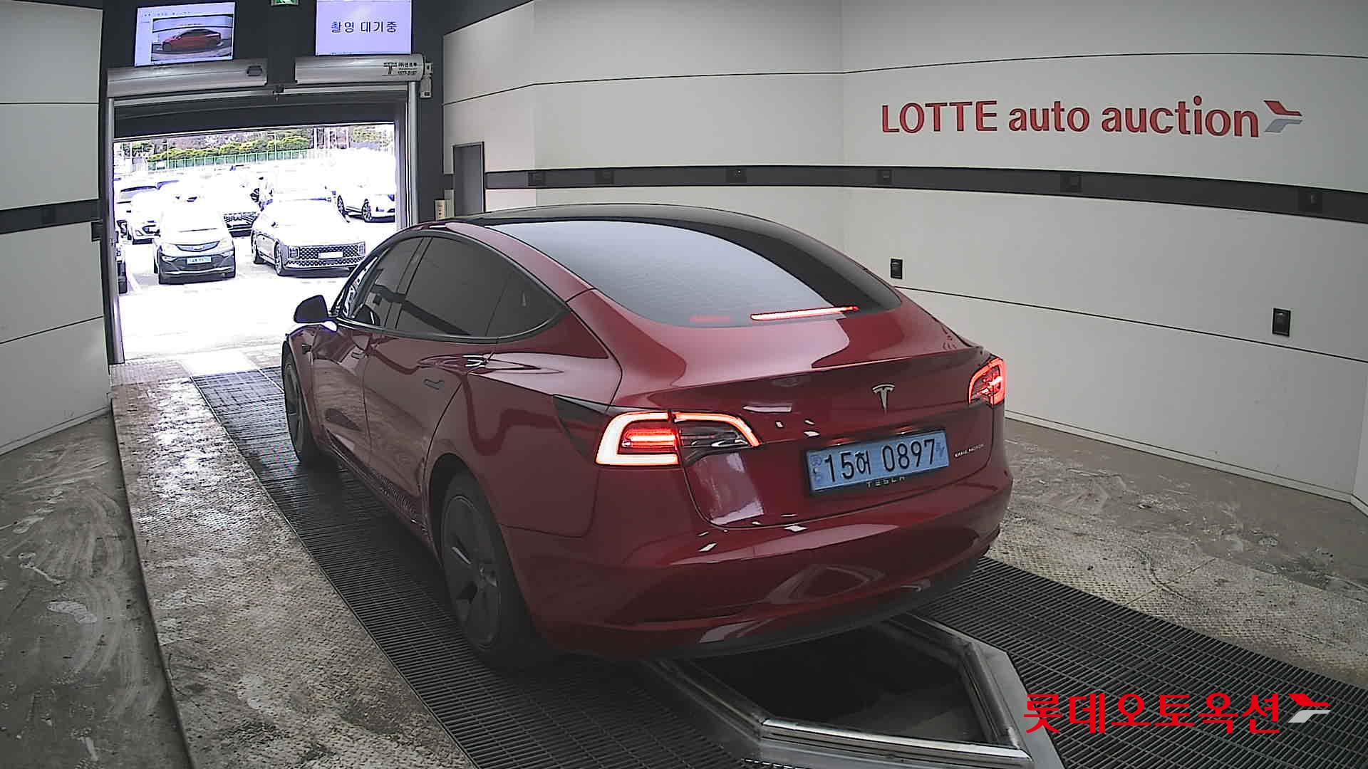 TESLA Model 3 - 16