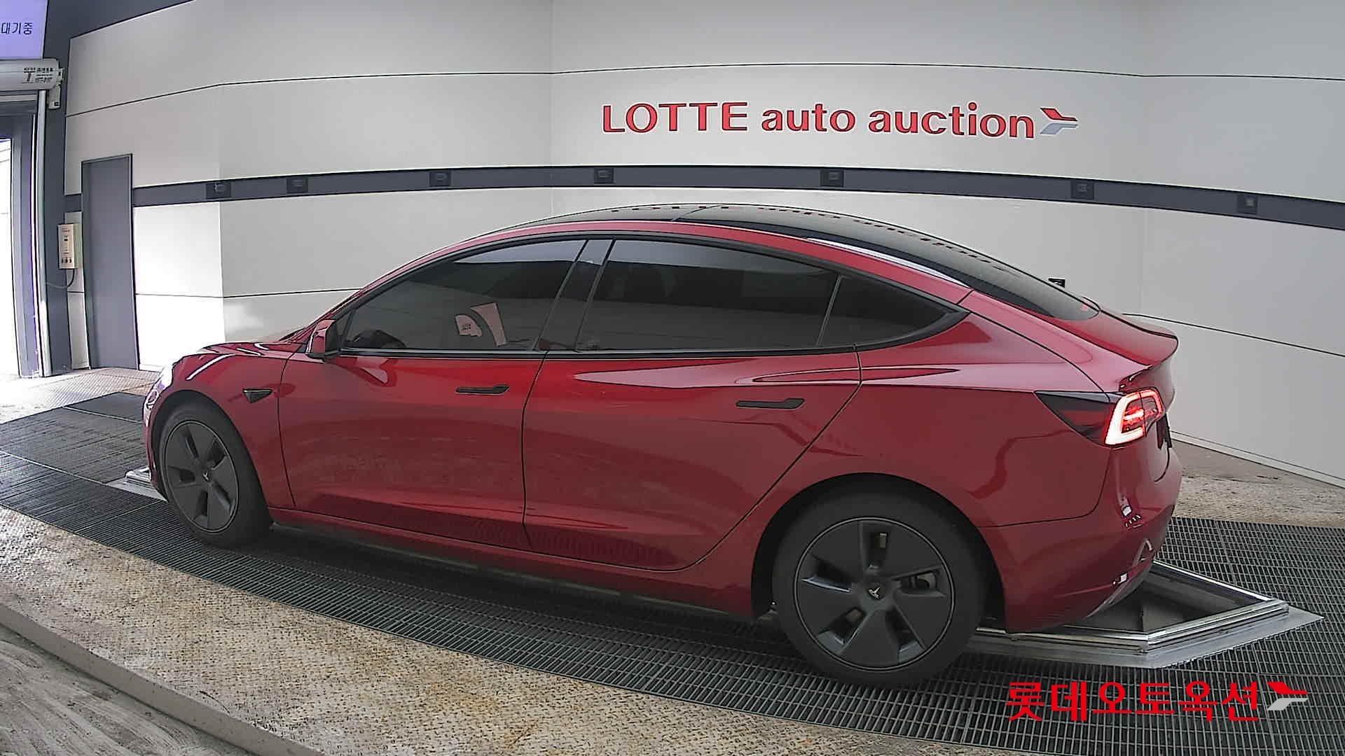TESLA Model 3 - 14