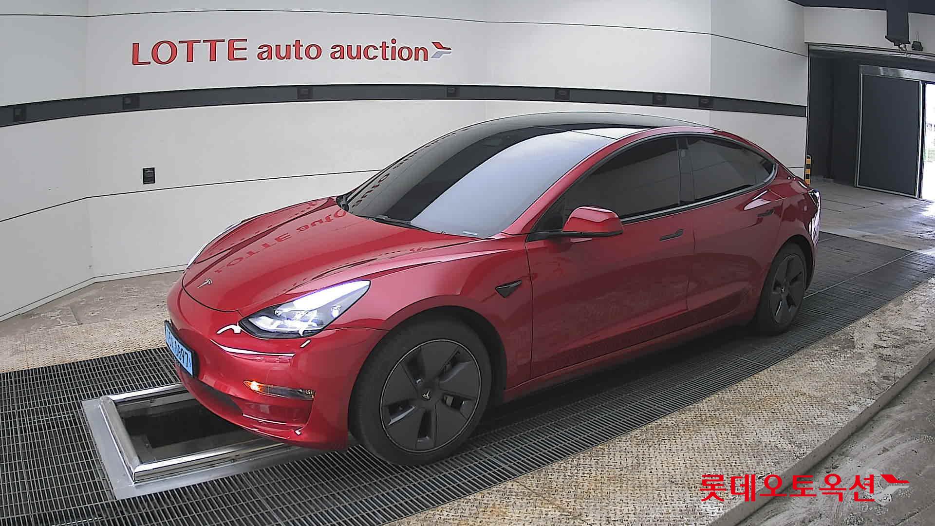 TESLA Model 3 - 11
