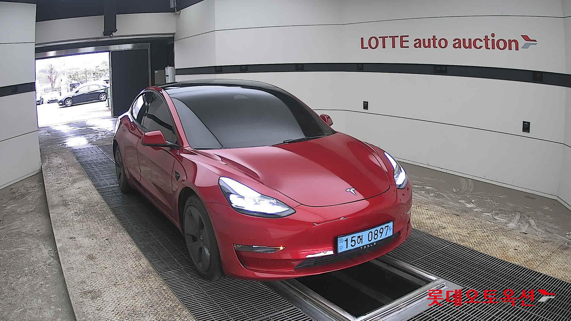 TESLA Model 3 - 24
