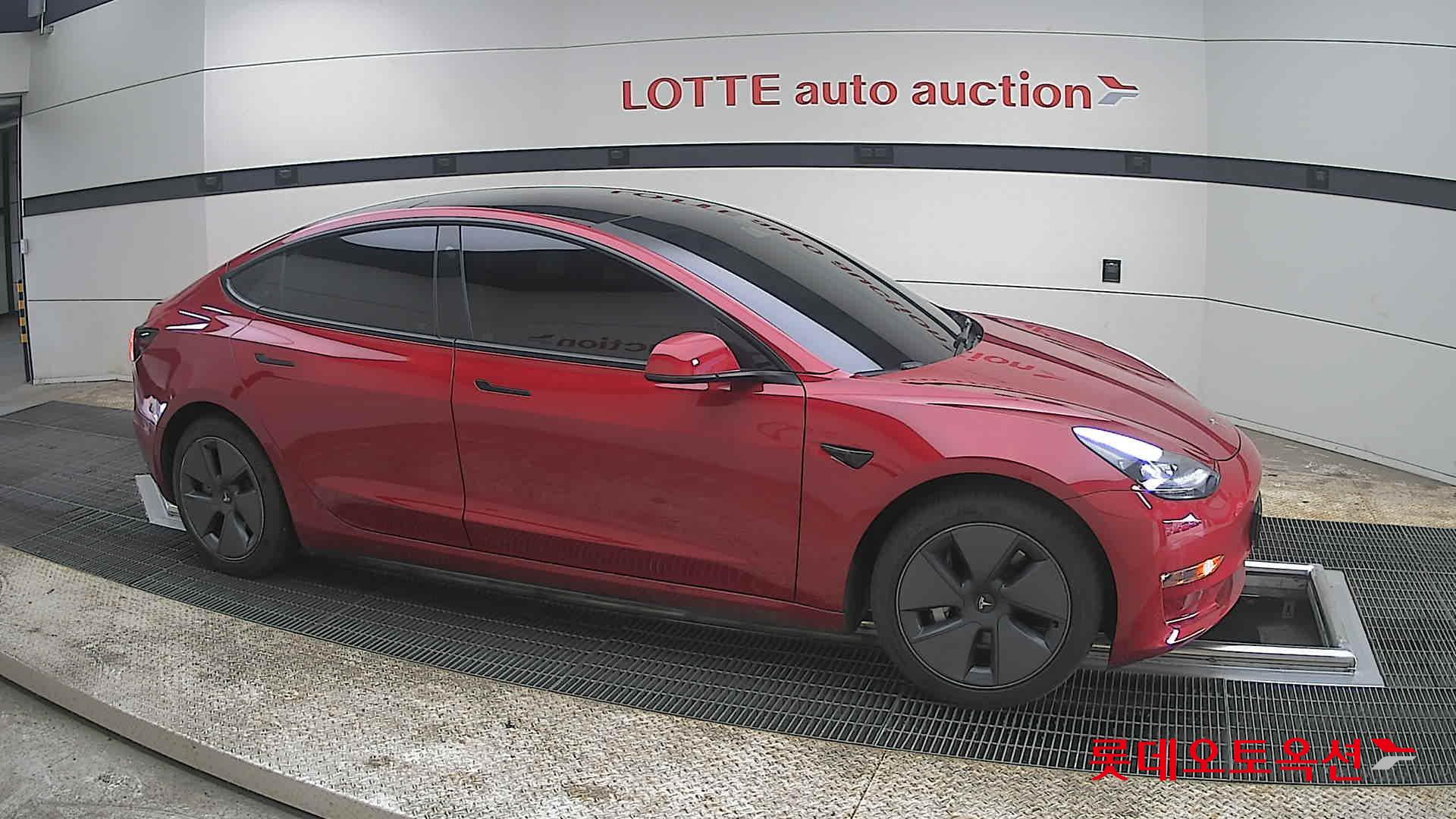 TESLA Model 3 - 22