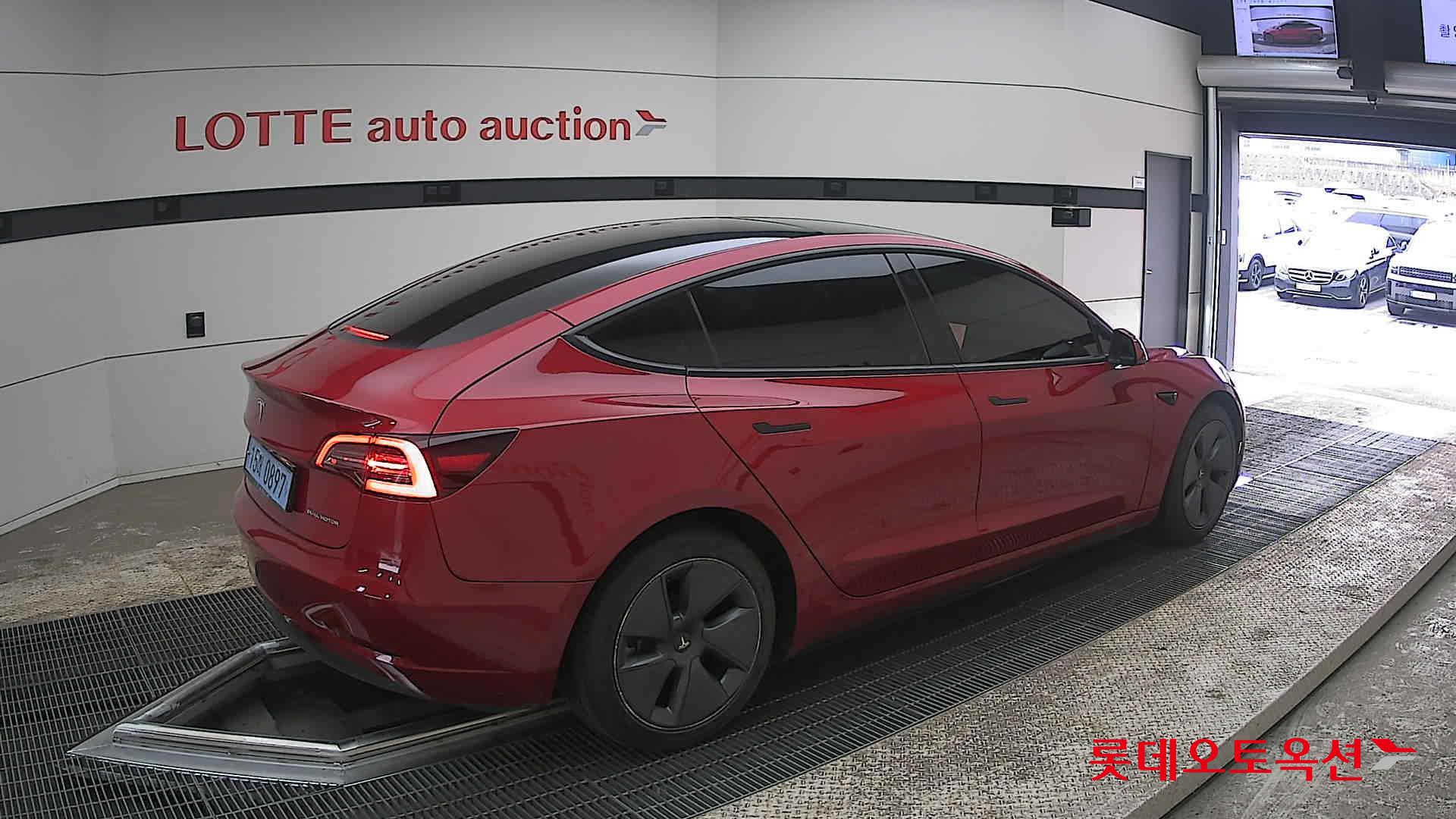 TESLA Model 3 - 19