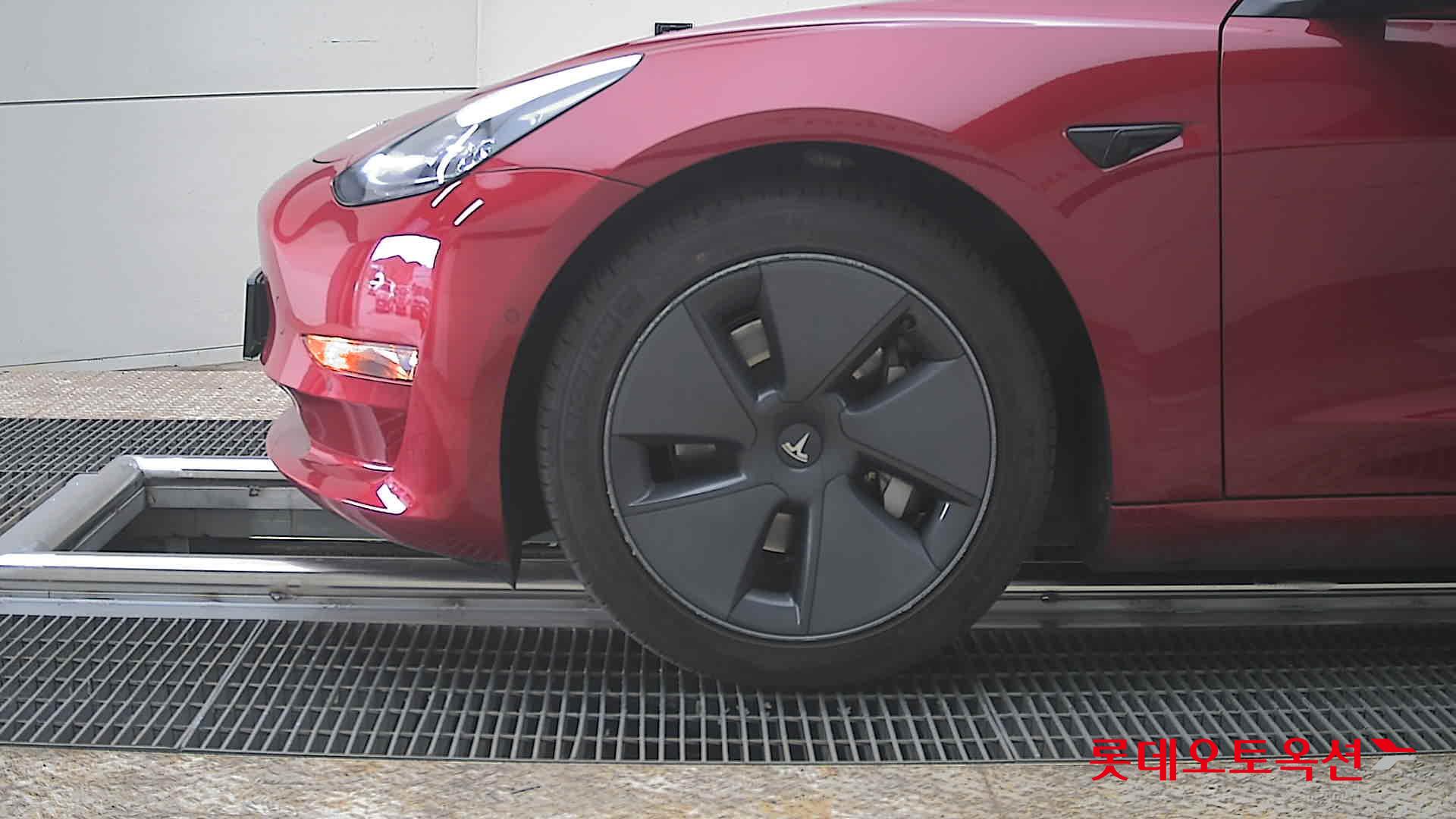 TESLA Model 3 - 25