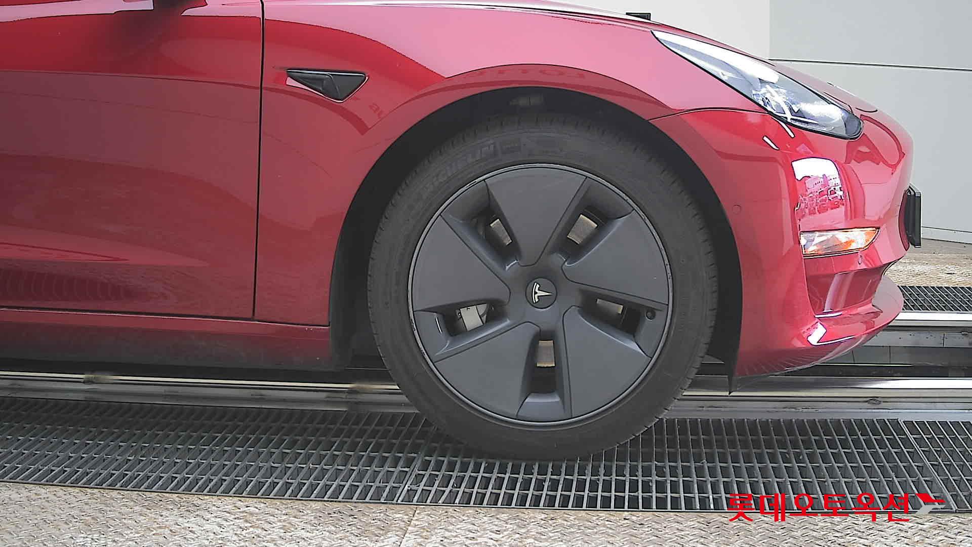TESLA Model 3 - 27