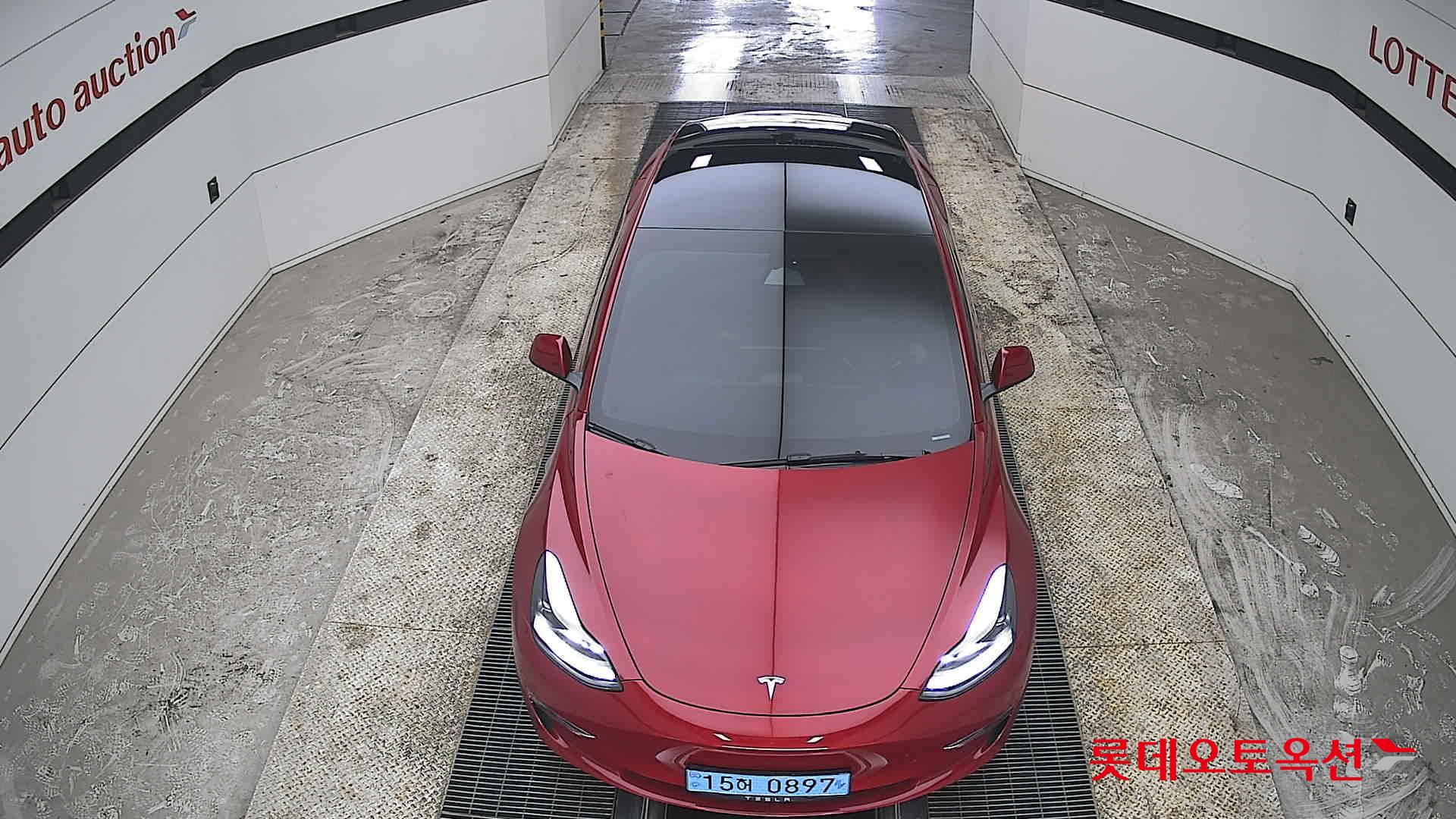 TESLA Model 3 - 7