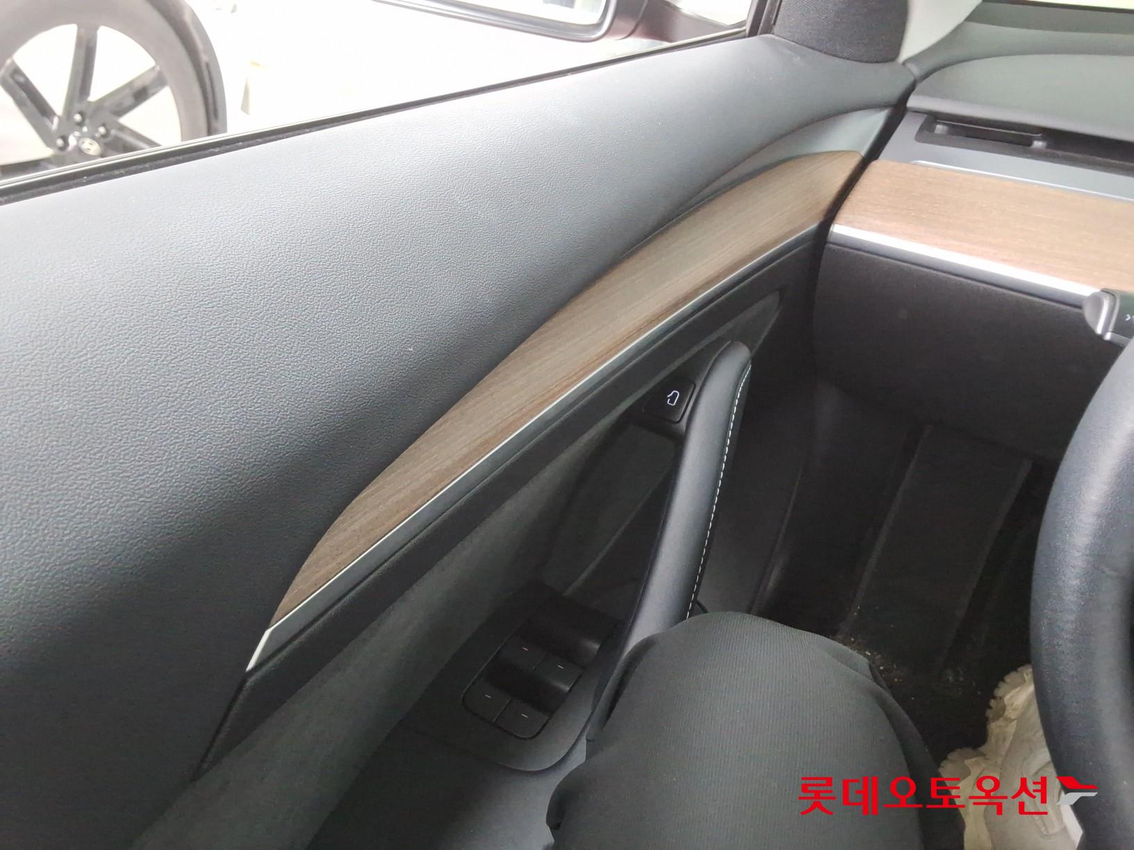 TESLA Model 3 - 29