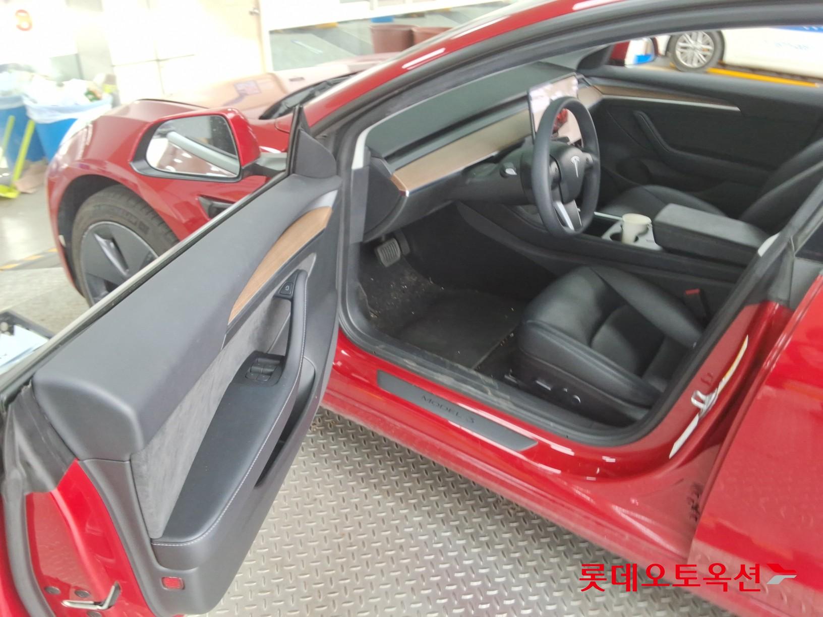 TESLA Model 3 - 36