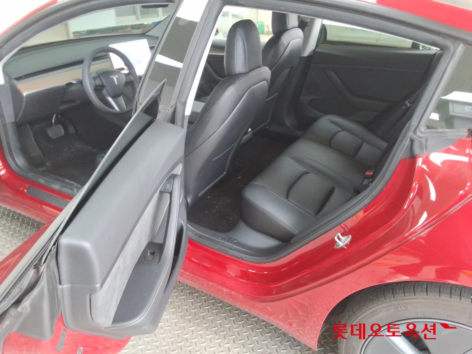 TESLA Model 3 - 37