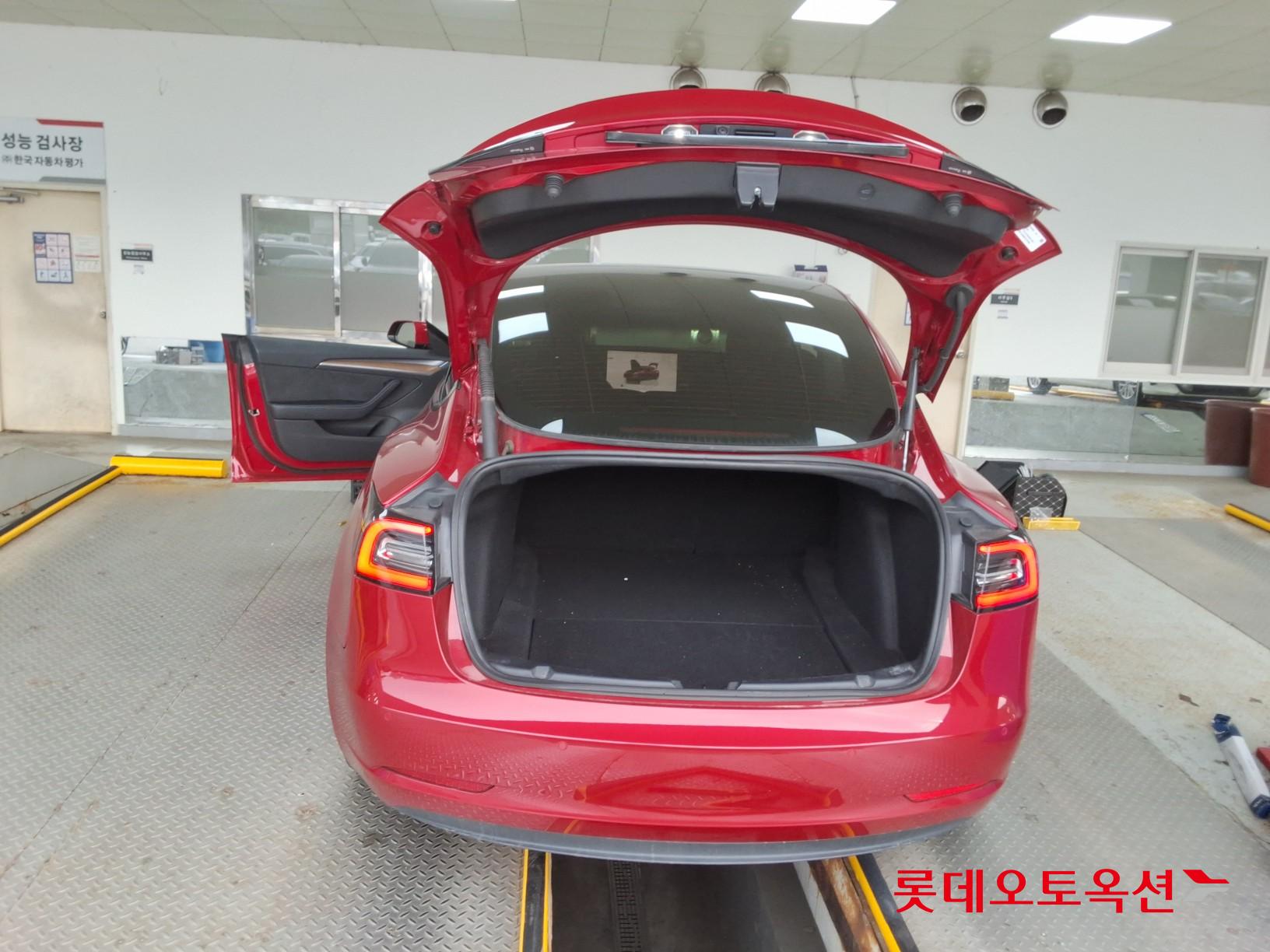 TESLA Model 3 - 9