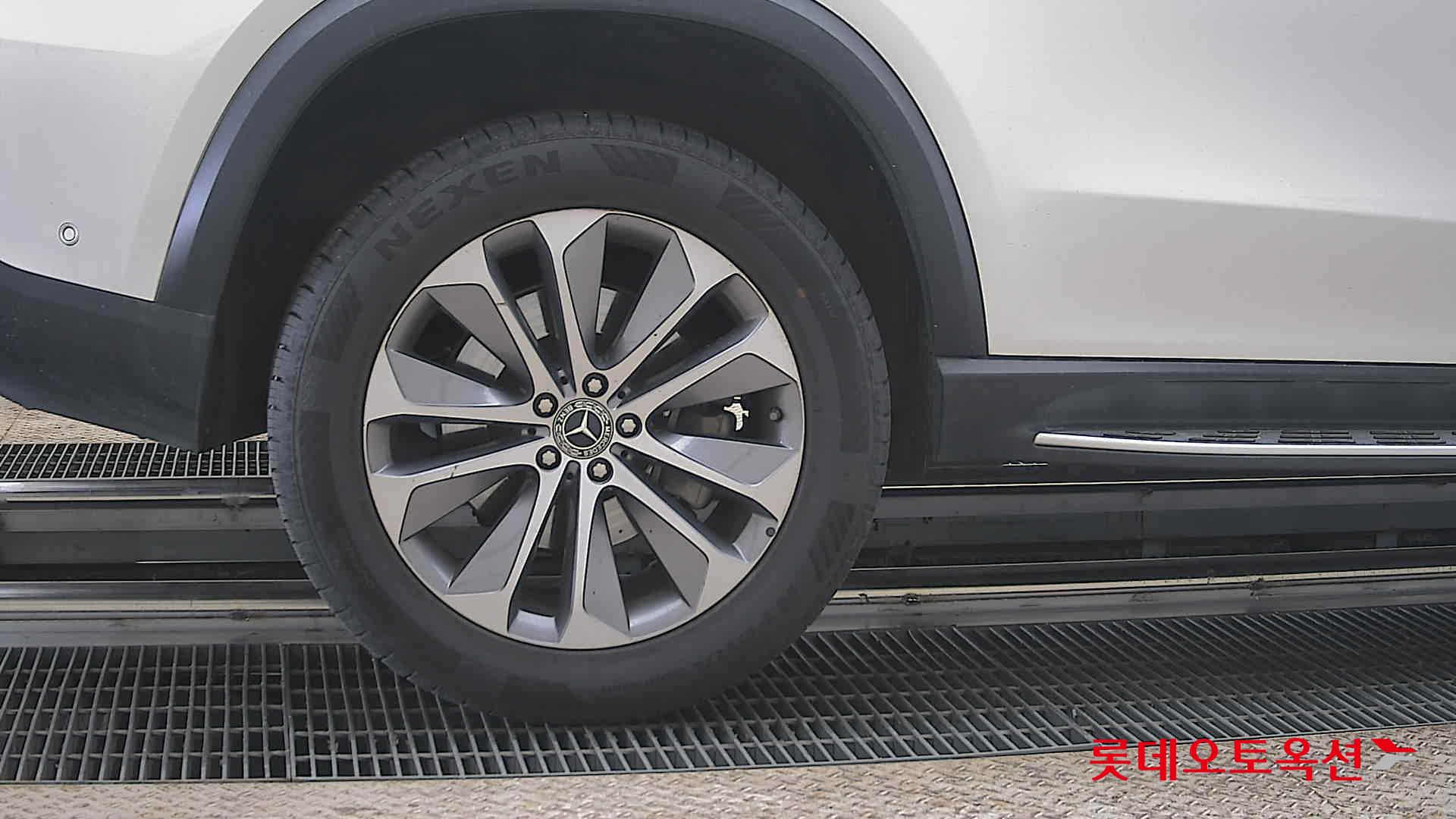 مرسيدس بنز GLE - 28