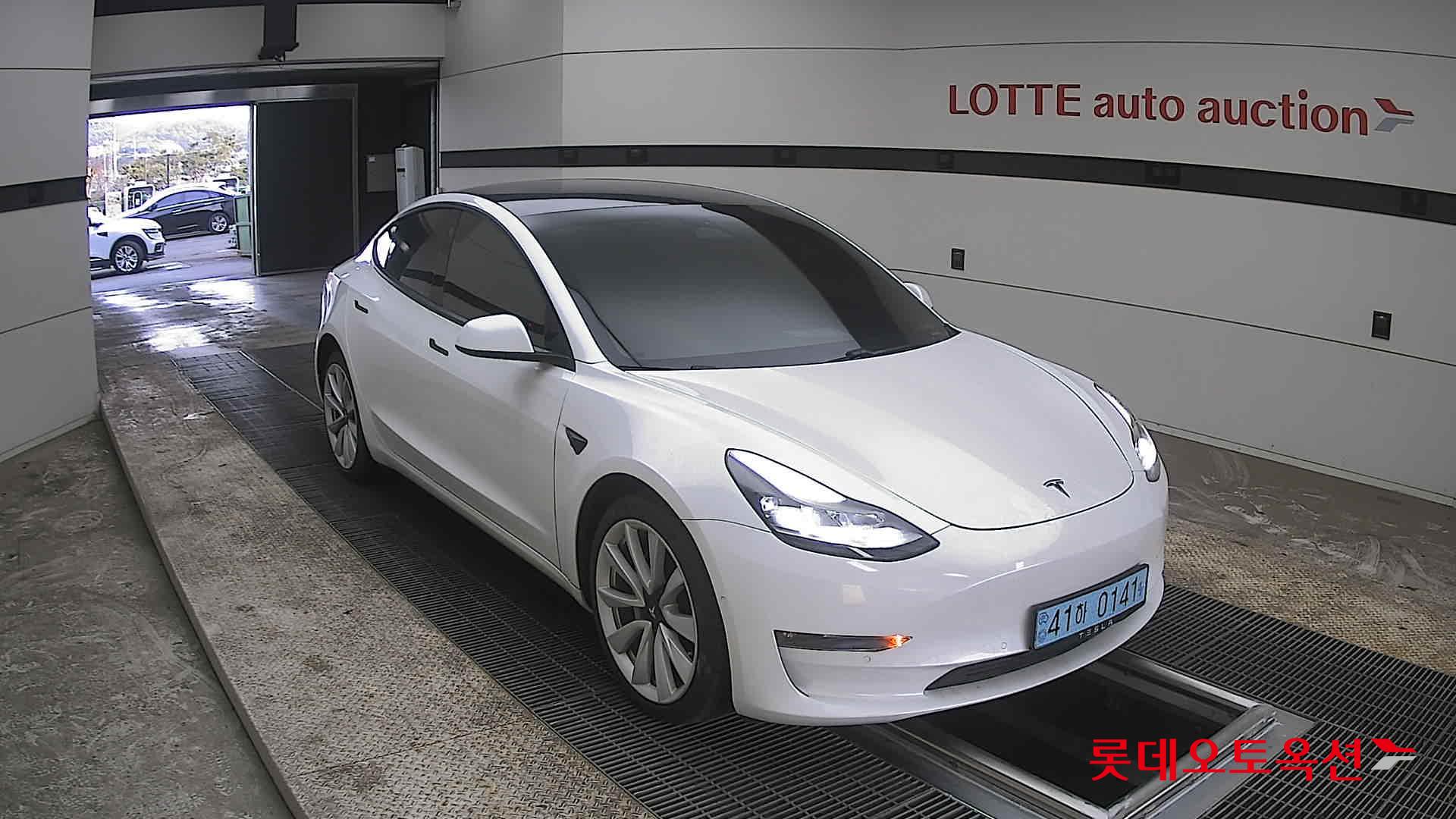TESLA Model 3 - 6