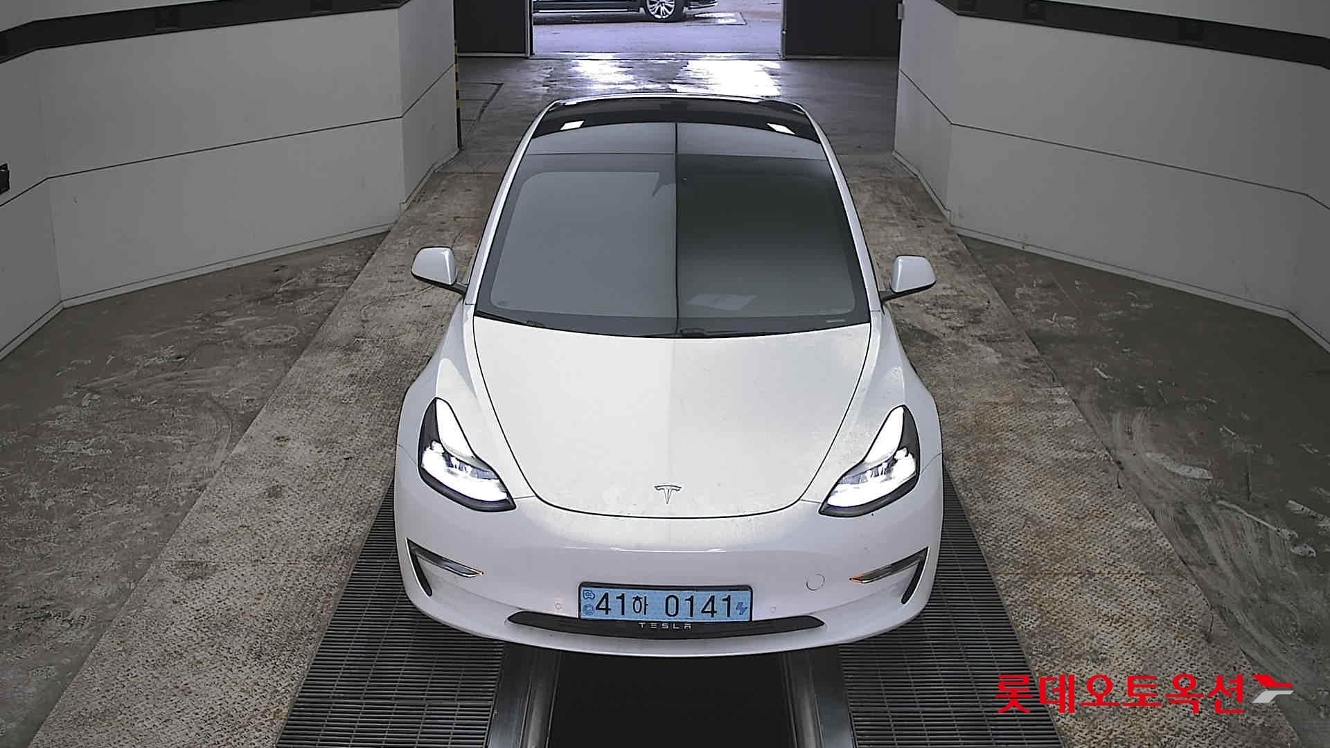 TESLA Model 3