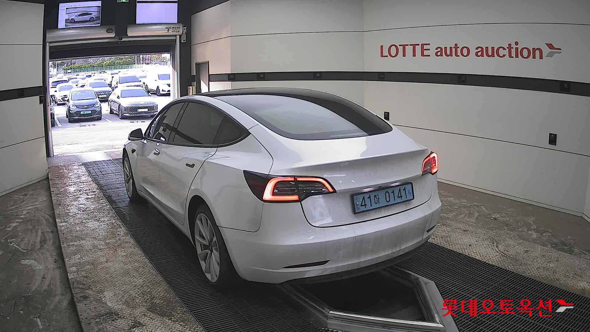 TESLA Model 3 - 16