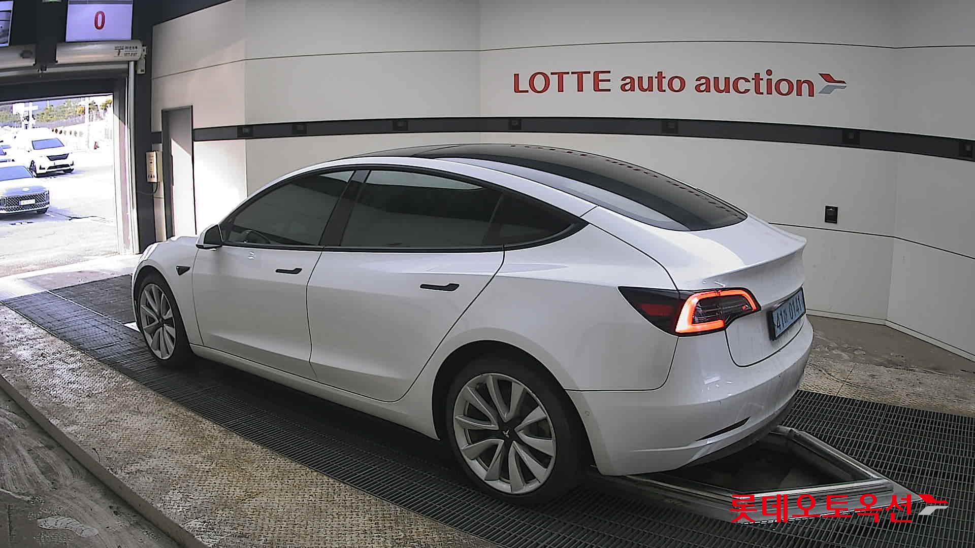 TESLA Model 3 - 15