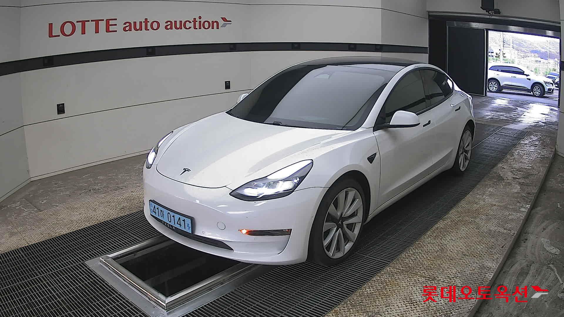 TESLA Model 3 - 3