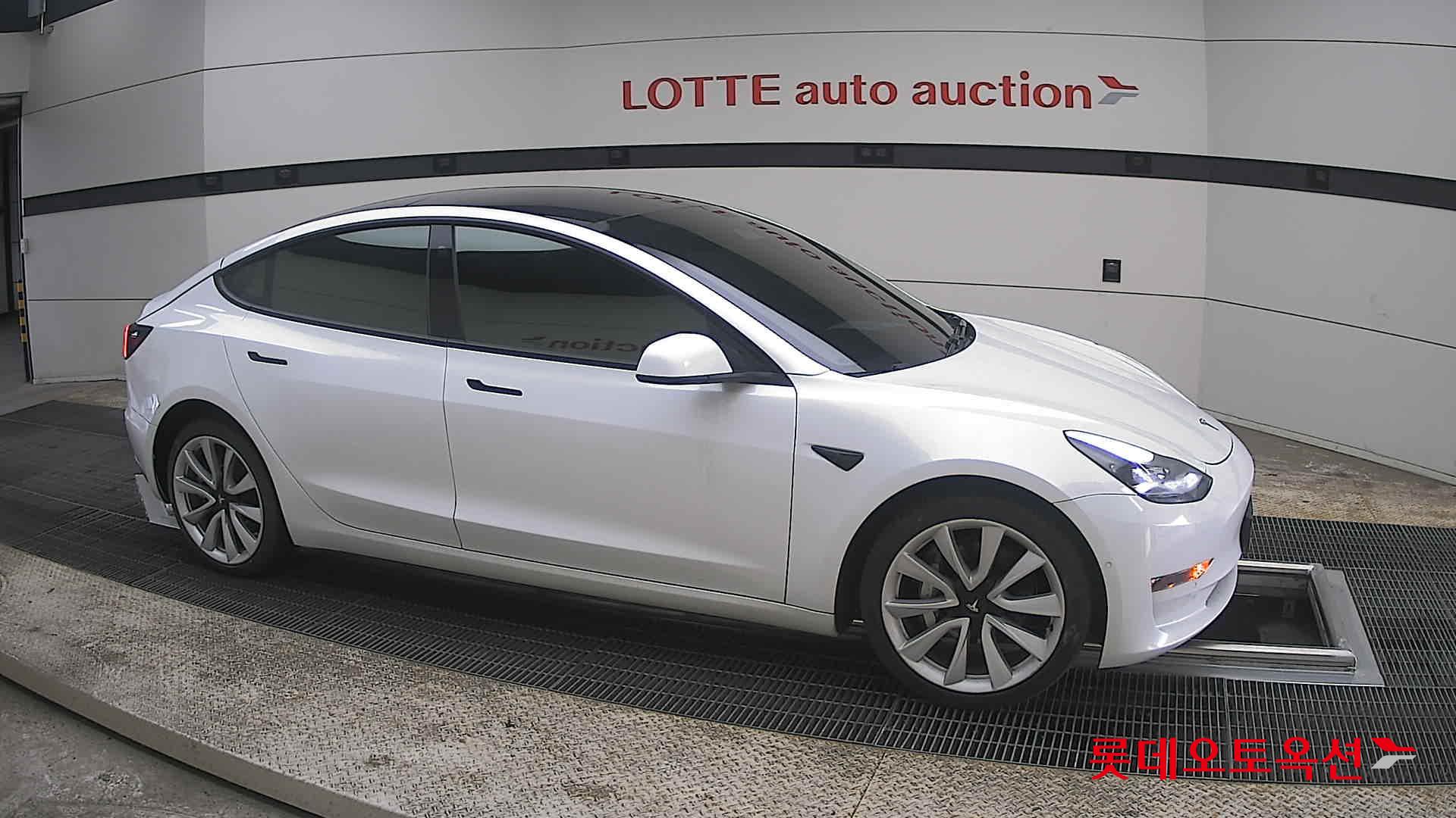 TESLA Model 3 - 22