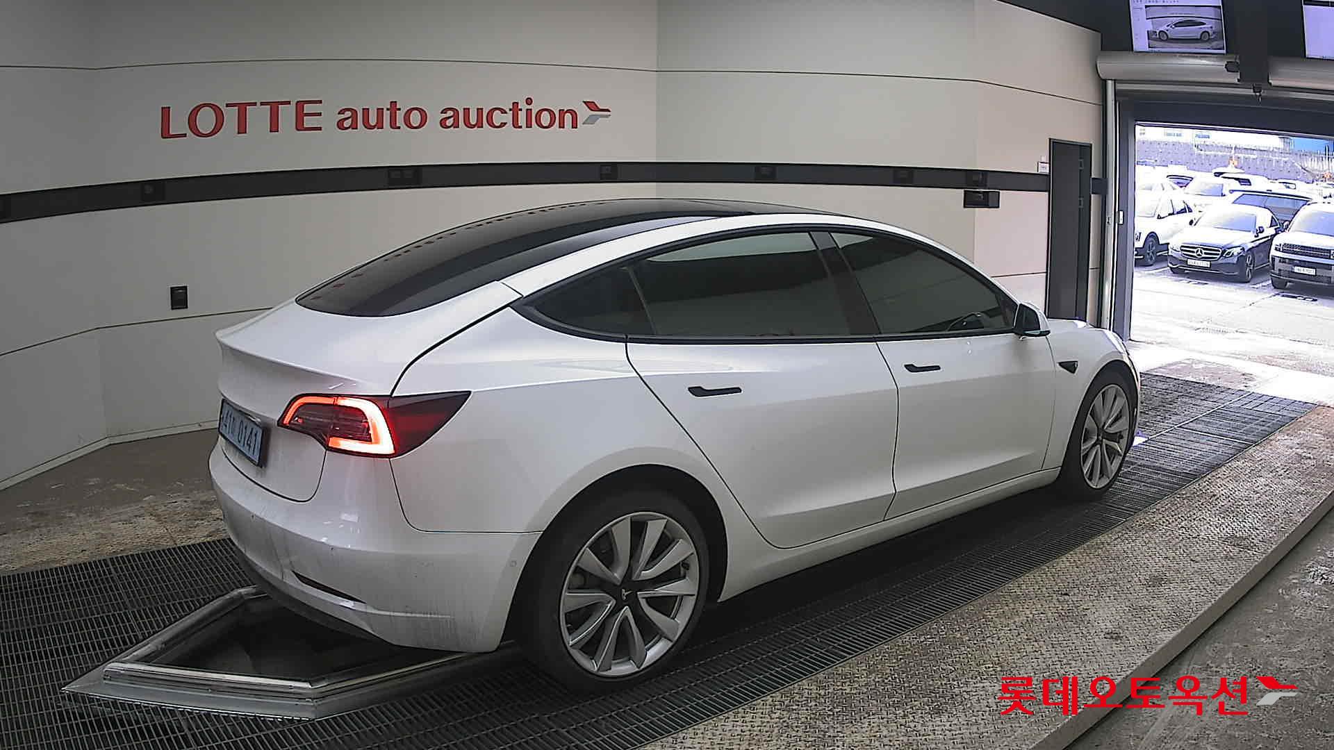 TESLA Model 3 - 19