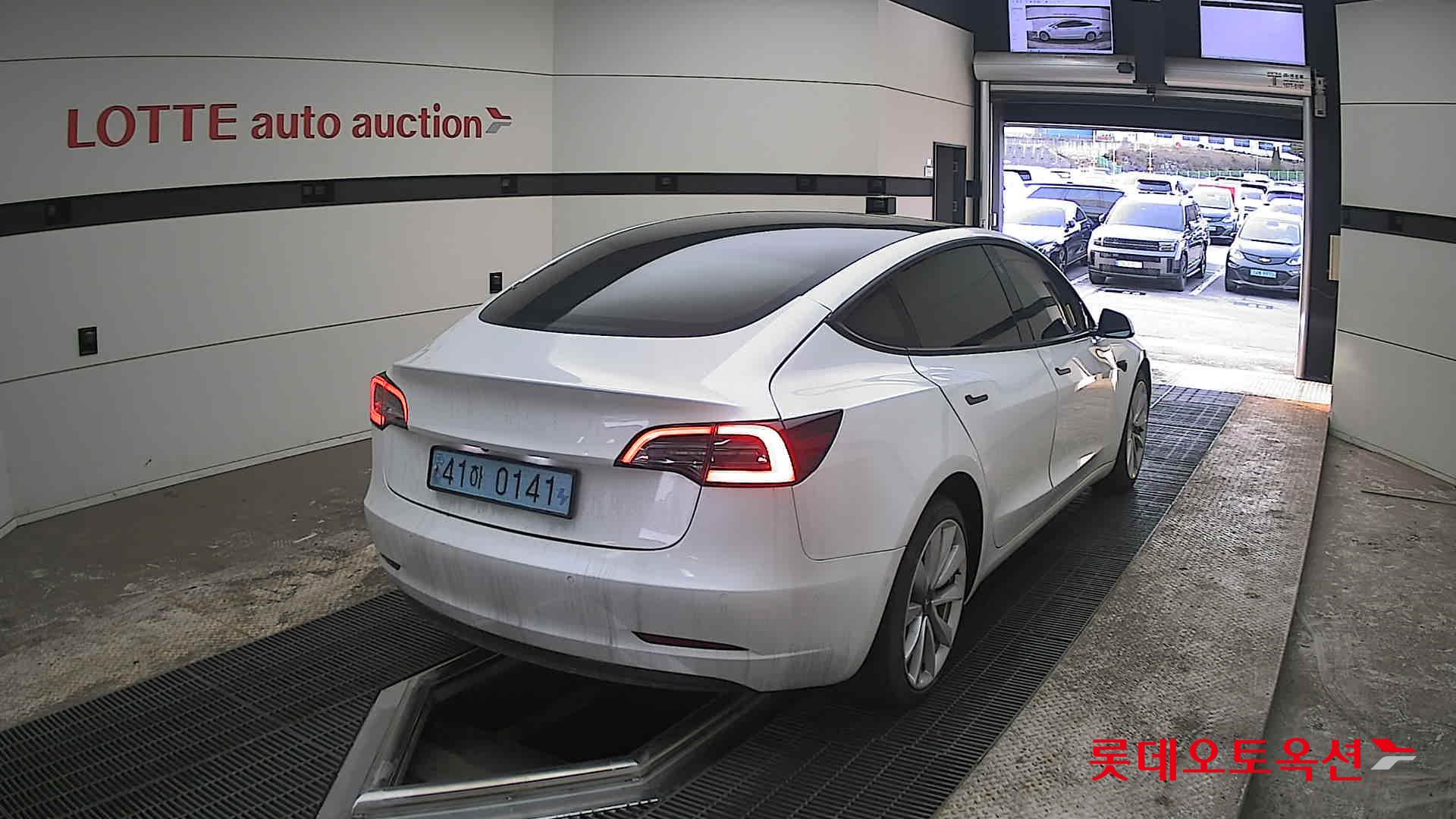 TESLA Model 3 - 18