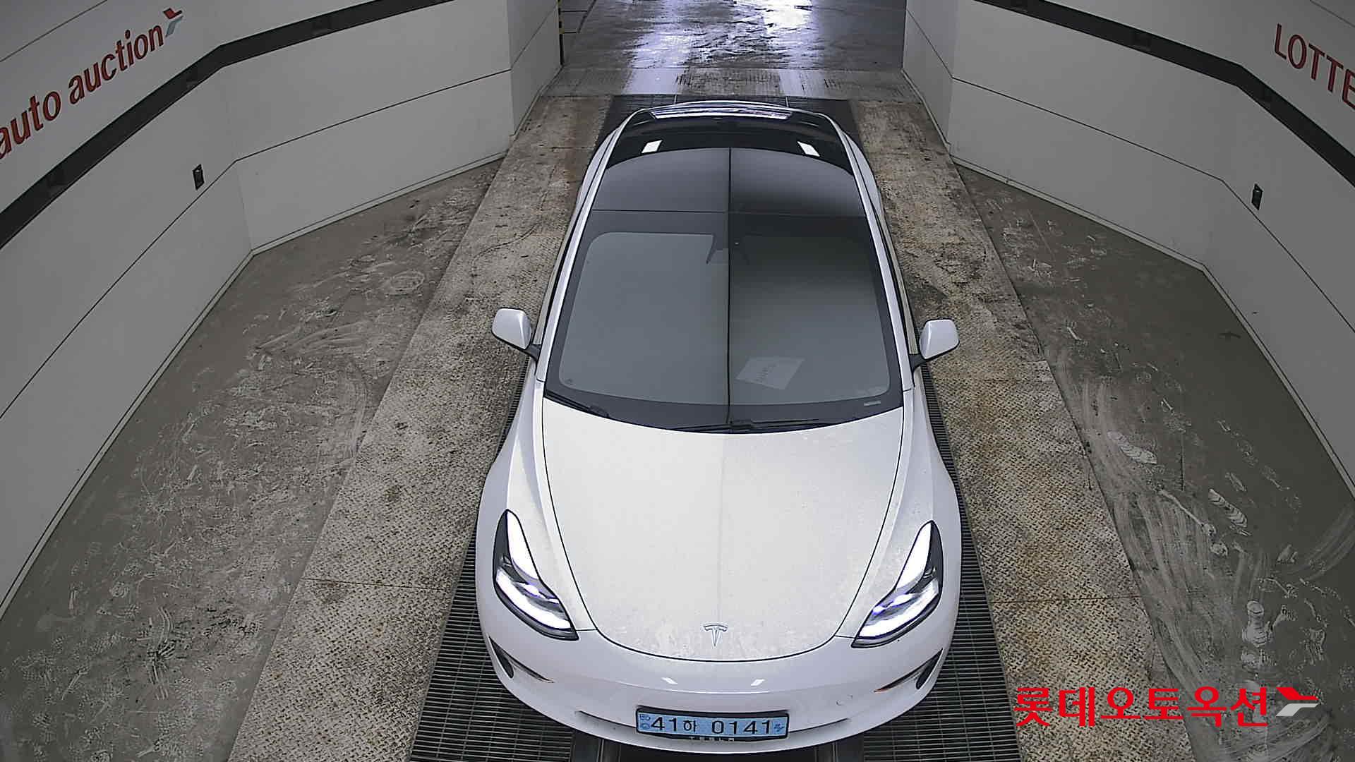 TESLA Model 3 - 7