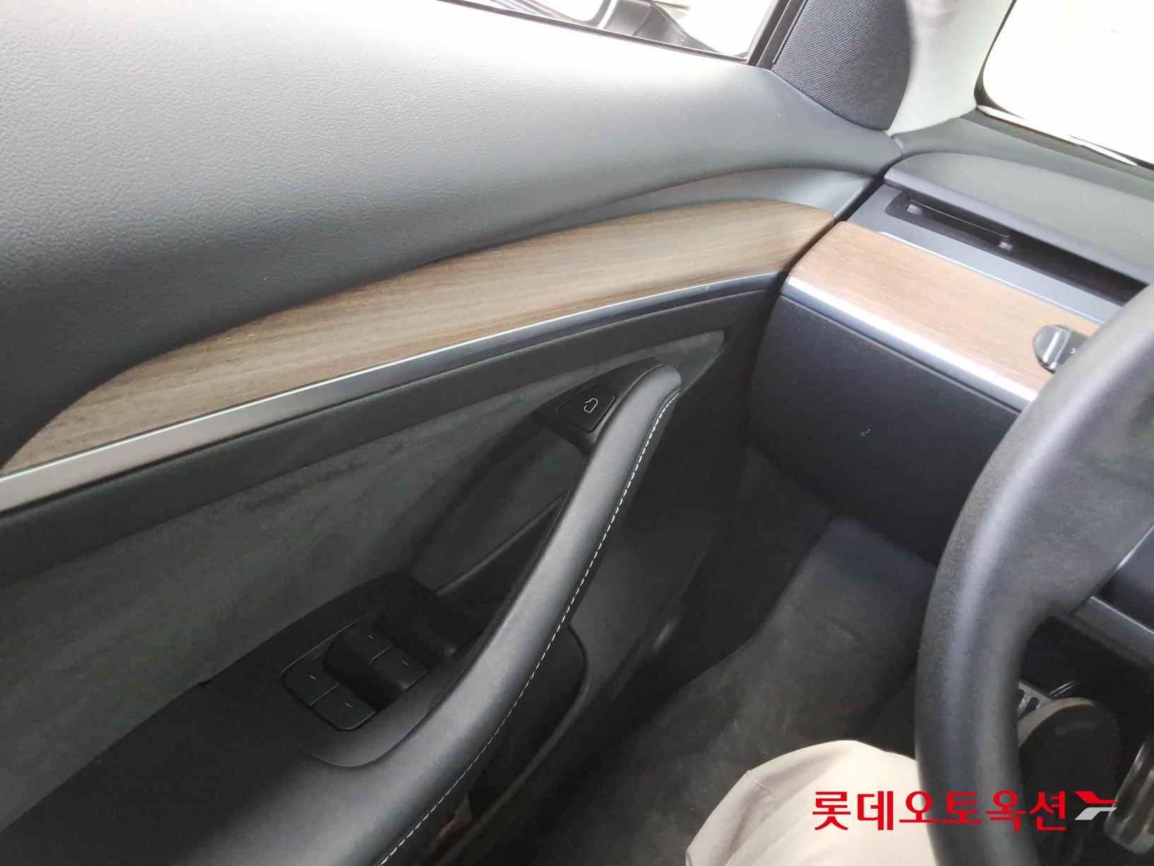 TESLA Model 3 - 29