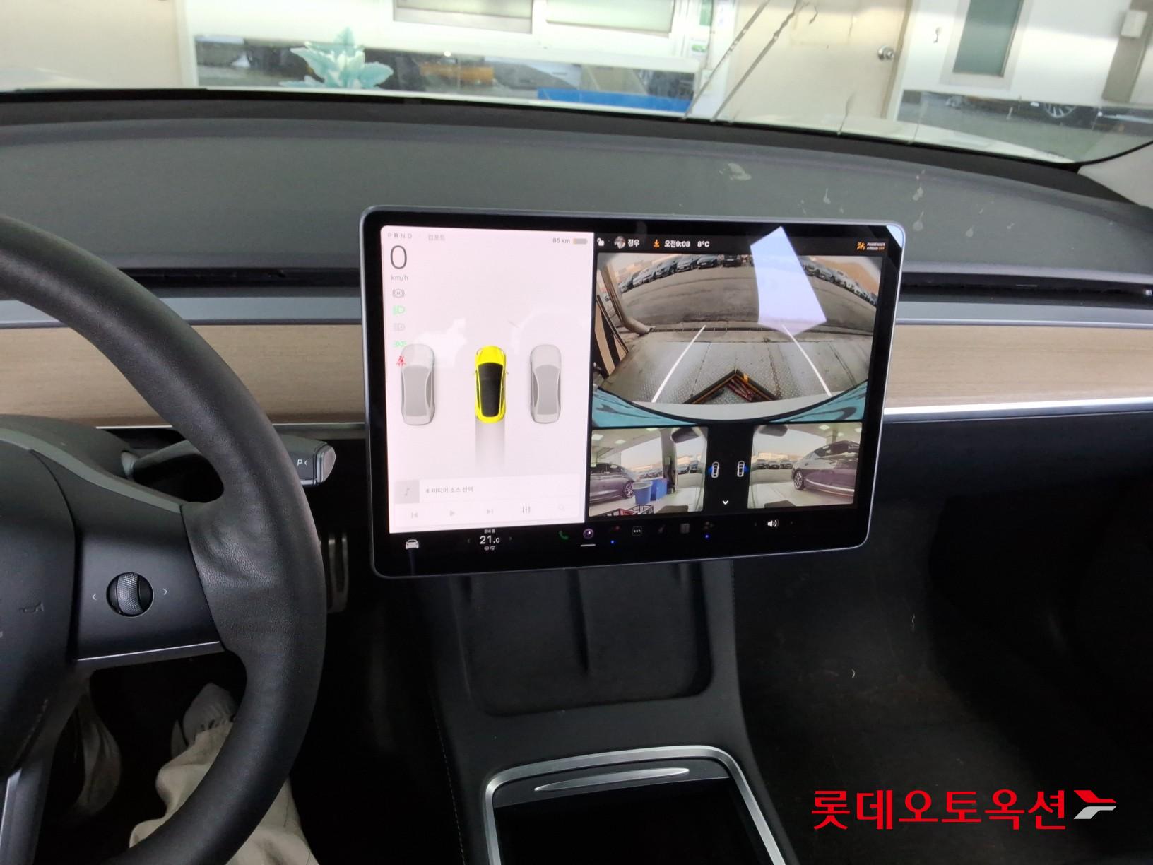 TESLA Model 3 - 33