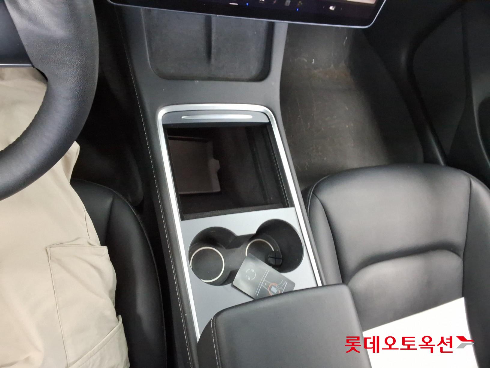 TESLA Model 3 - 34